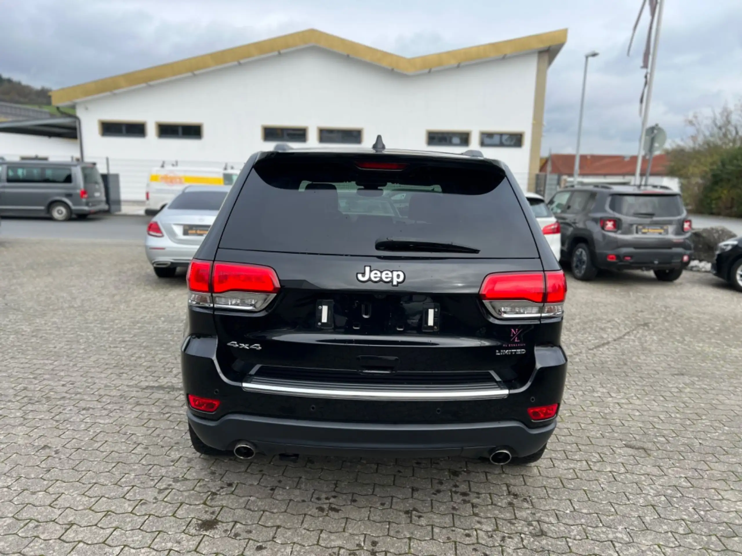 Jeep - Grand Cherokee