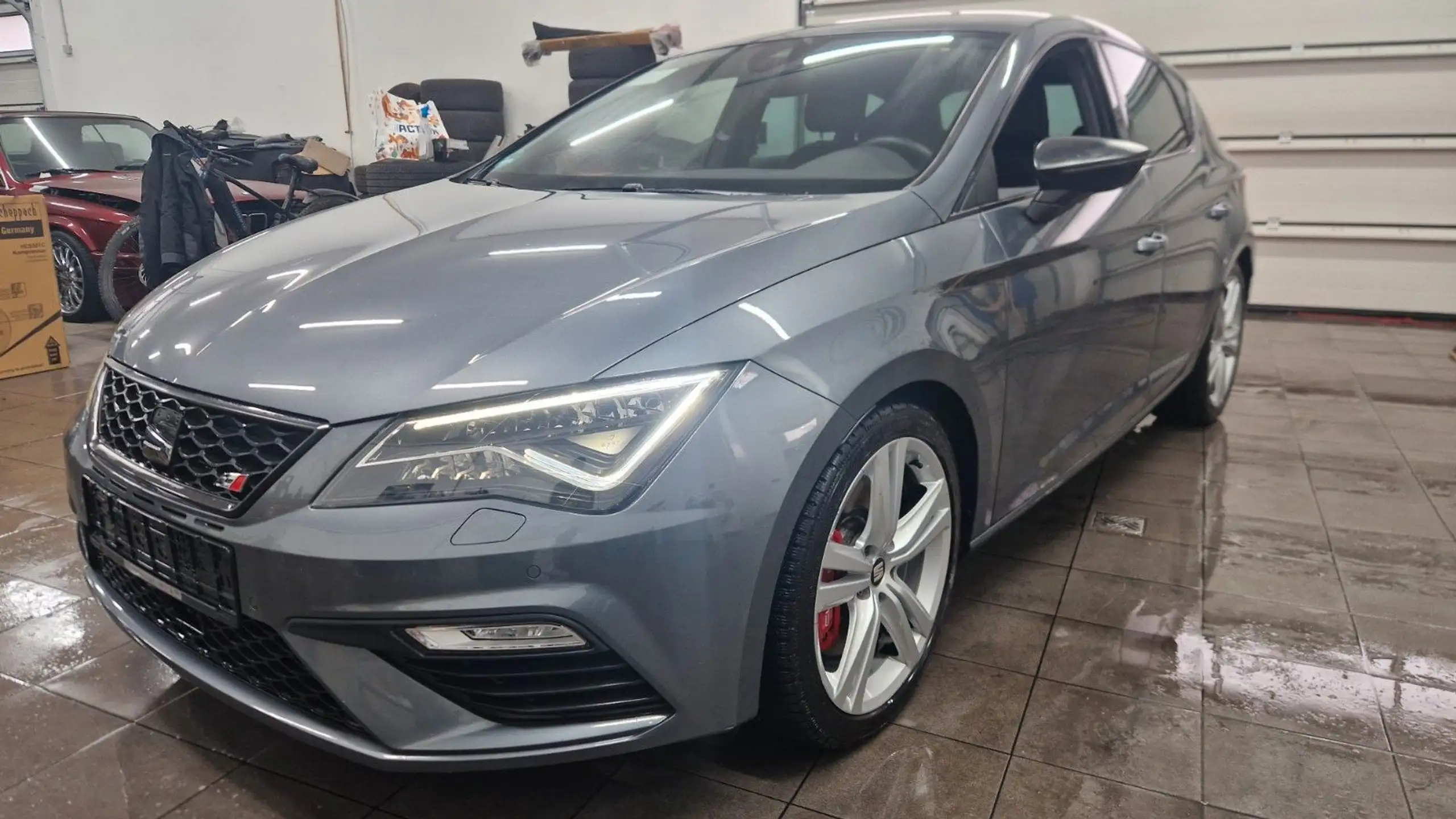 SEAT - Leon