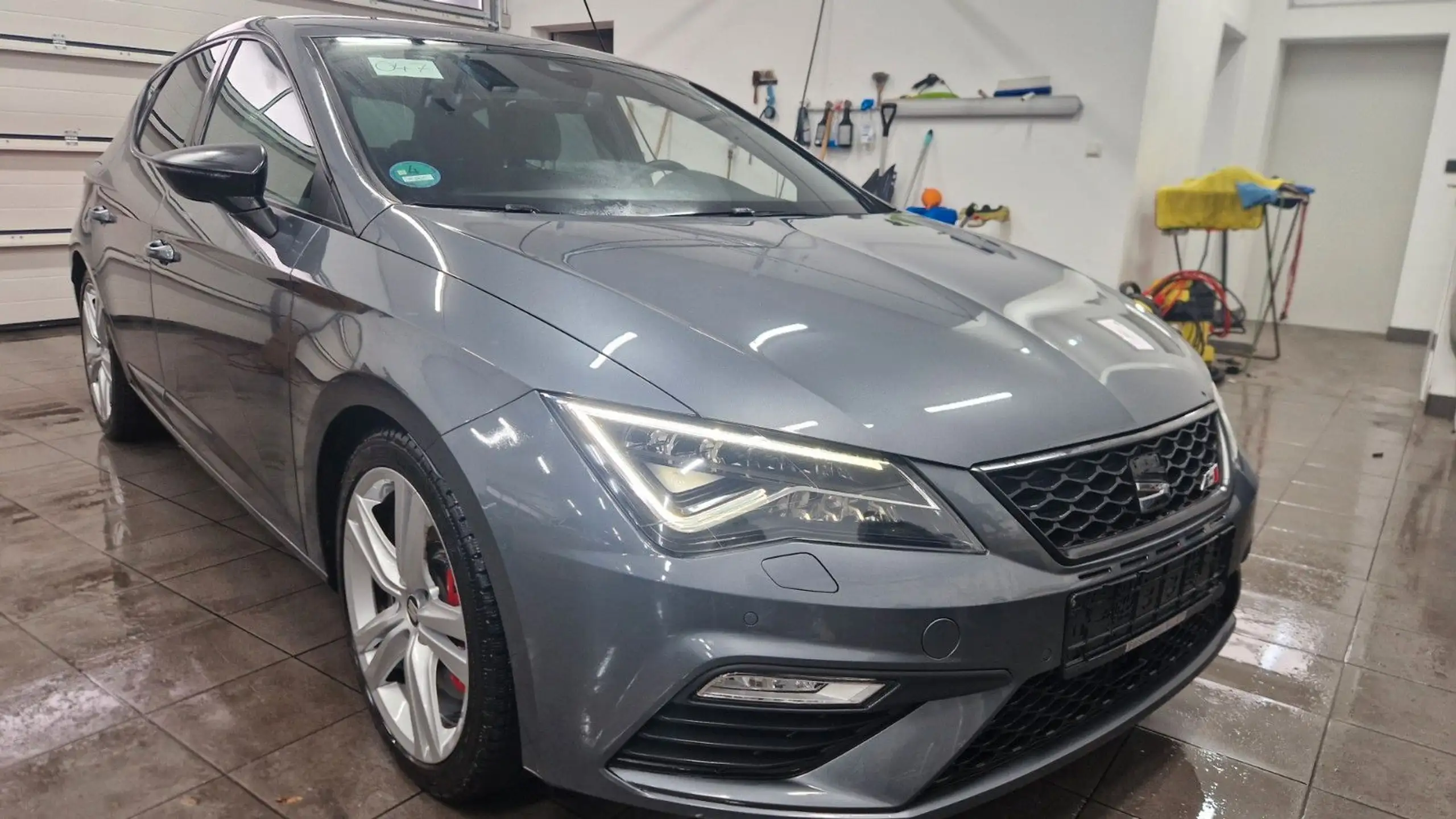 SEAT - Leon