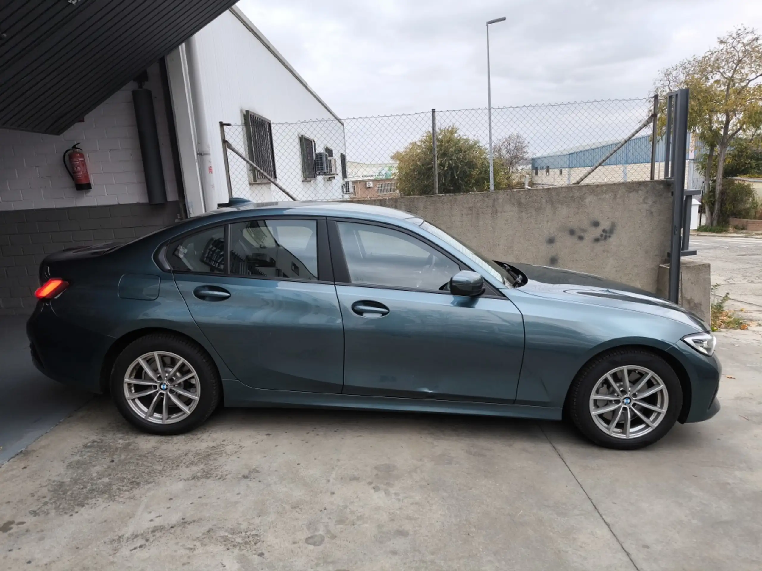 BMW - 330