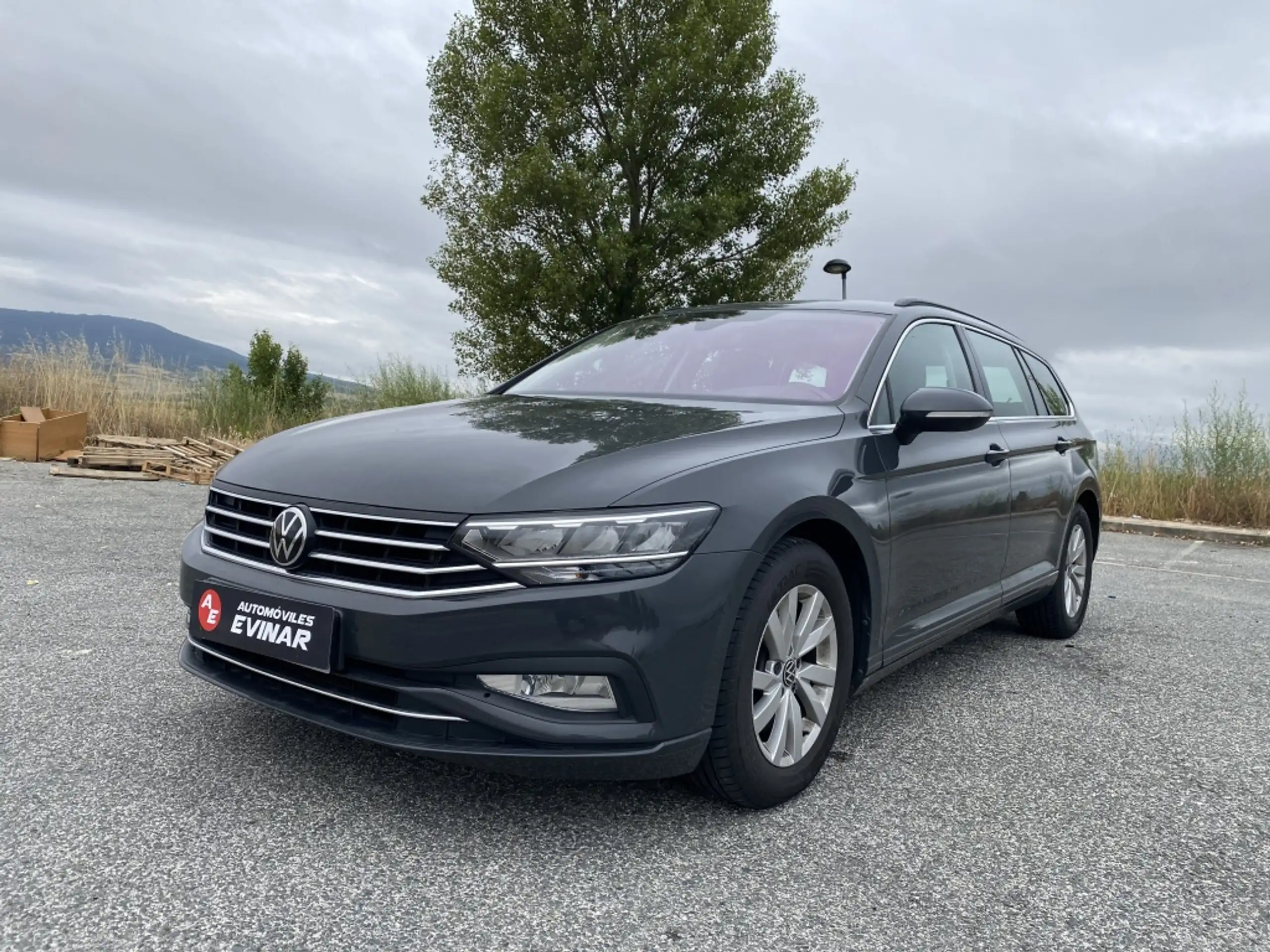 Volkswagen - Passat