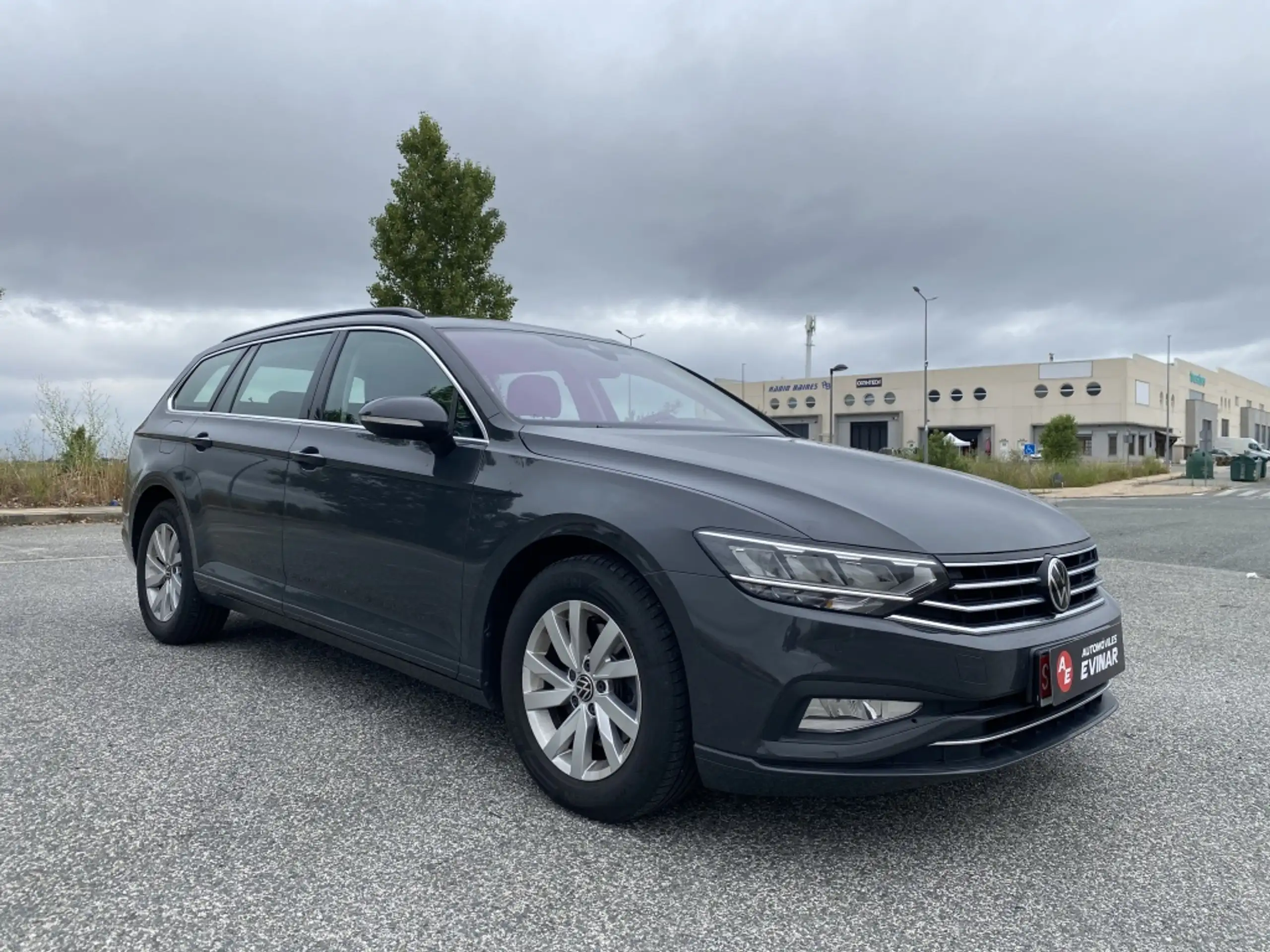 Volkswagen - Passat