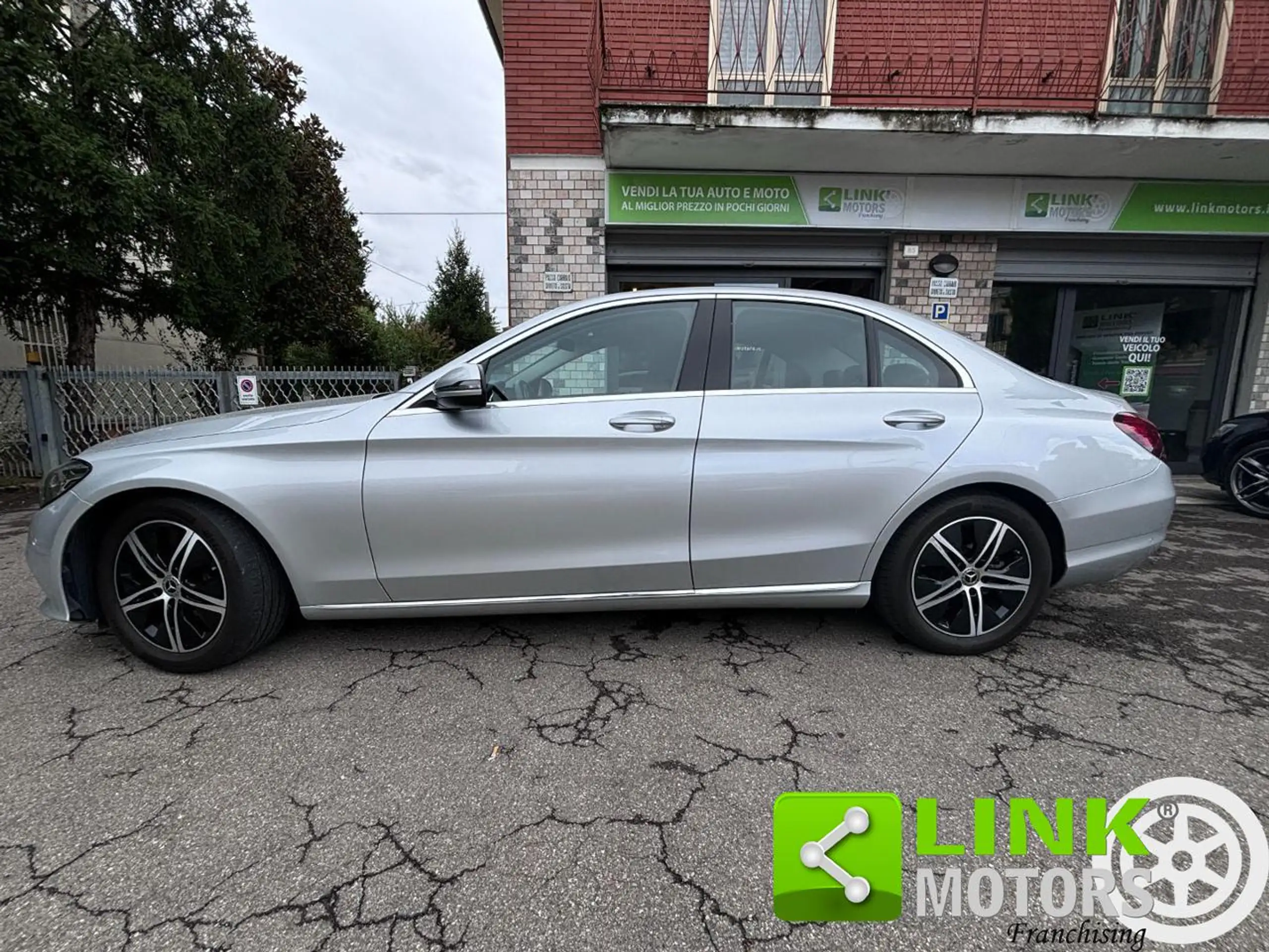 Mercedes-Benz - C 220