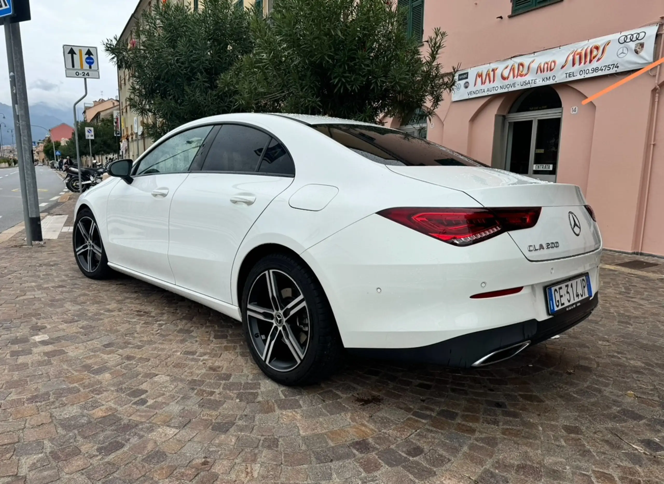 Mercedes-Benz - CLA 200