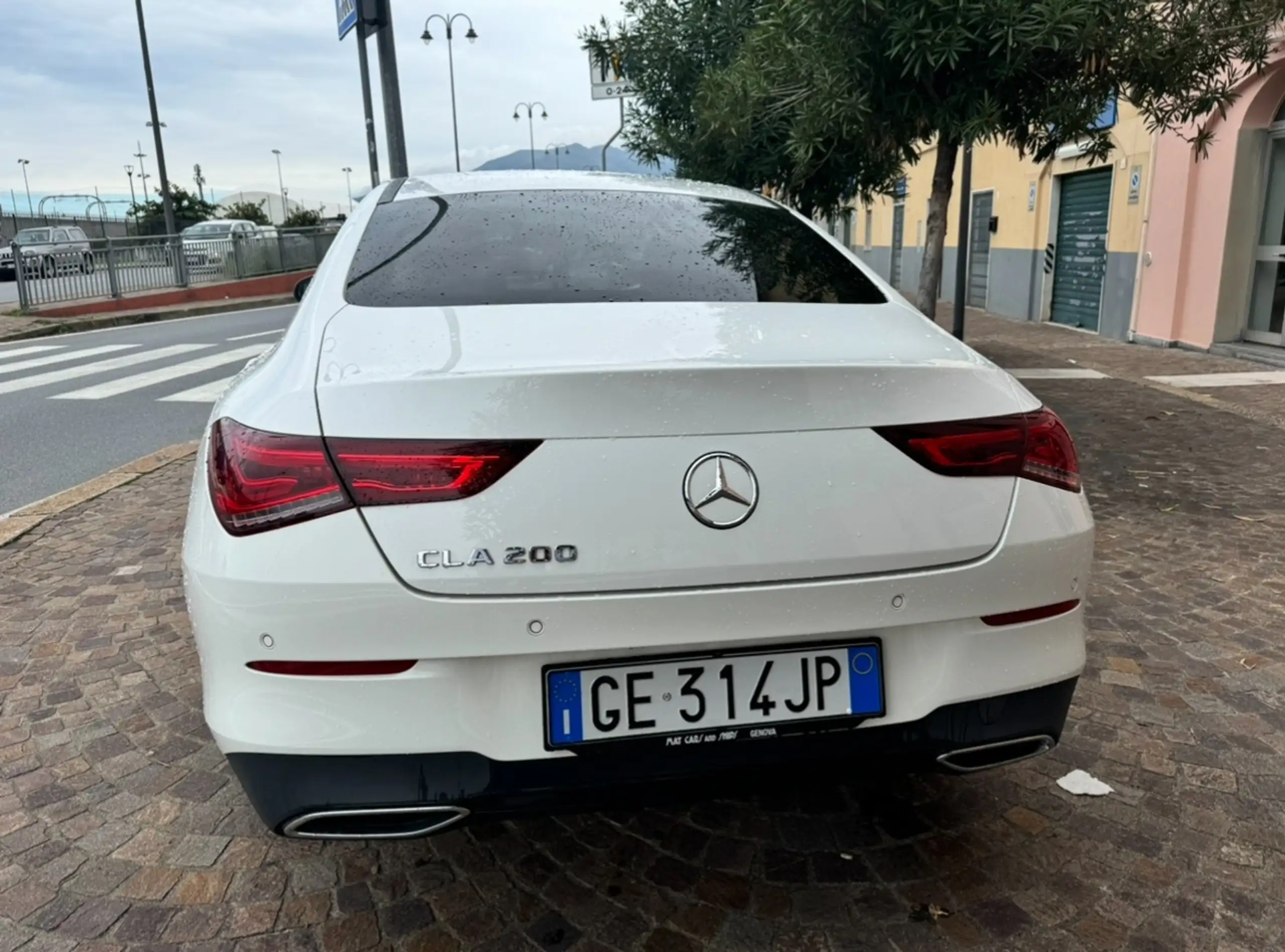 Mercedes-Benz - CLA 200