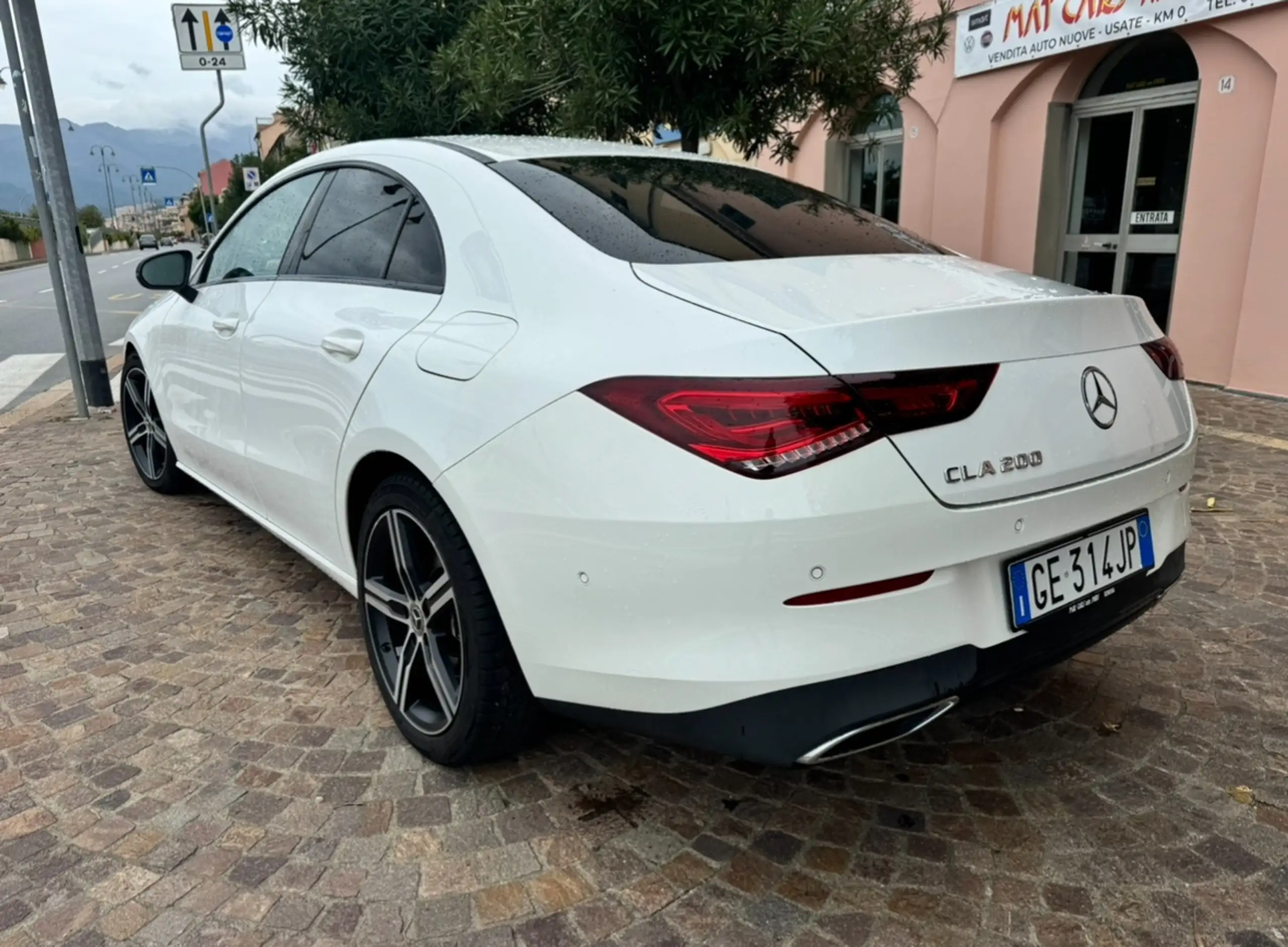 Mercedes-Benz - CLA 200