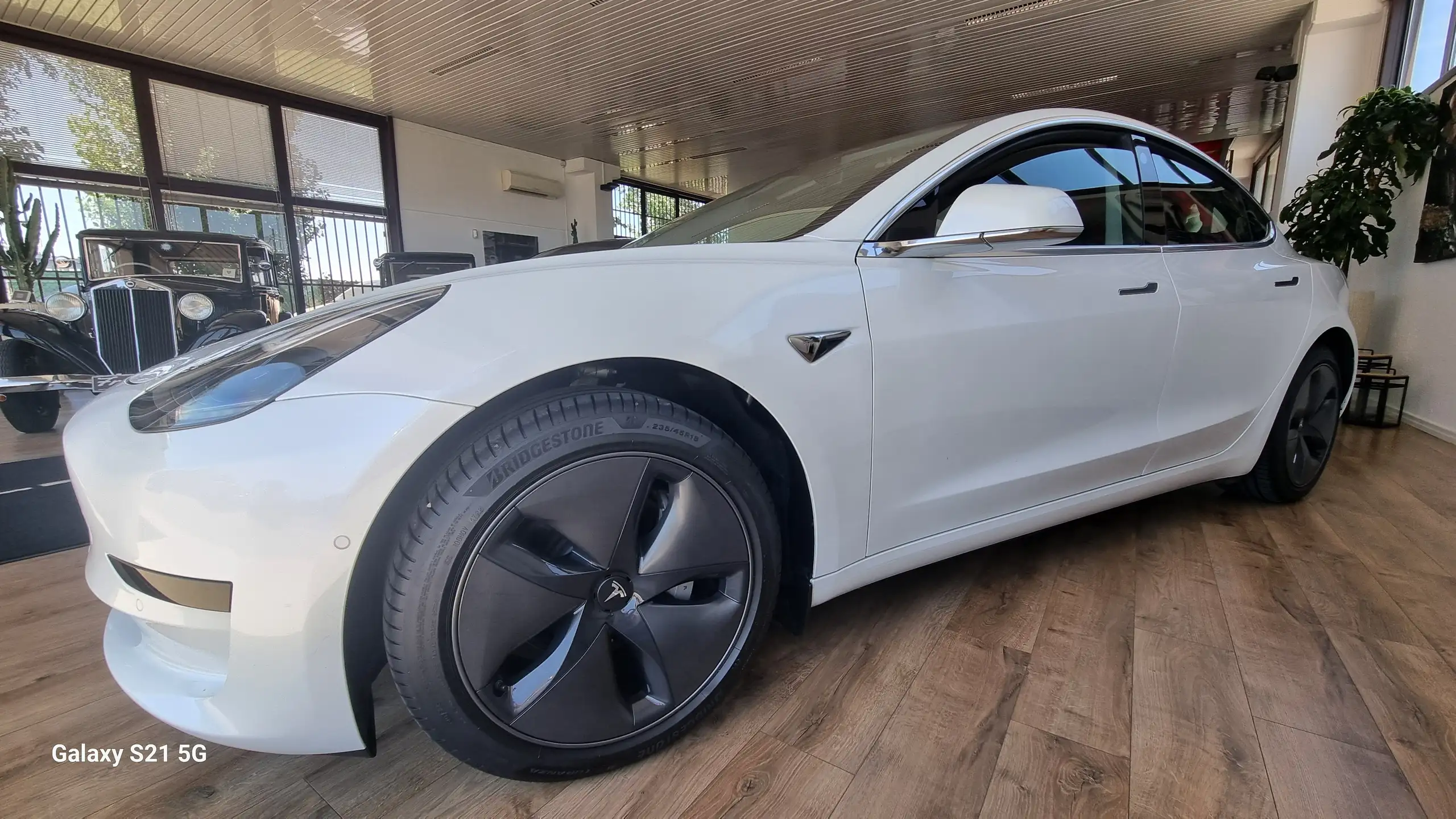 Tesla - Model 3