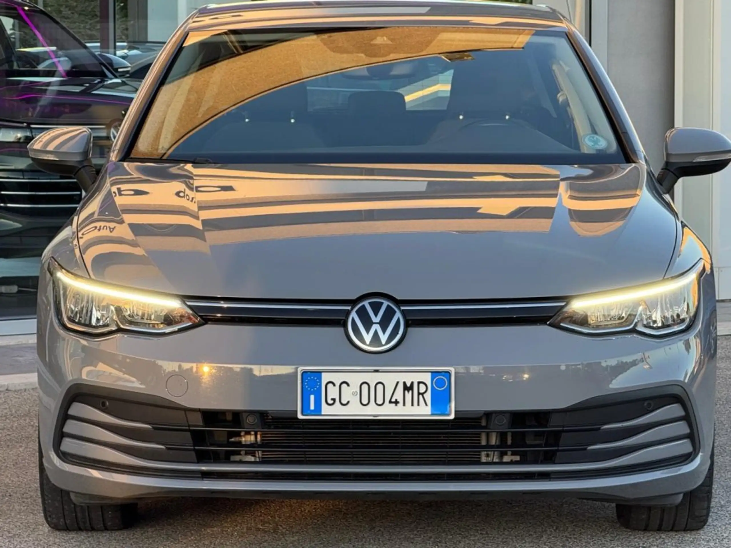 Volkswagen - Golf