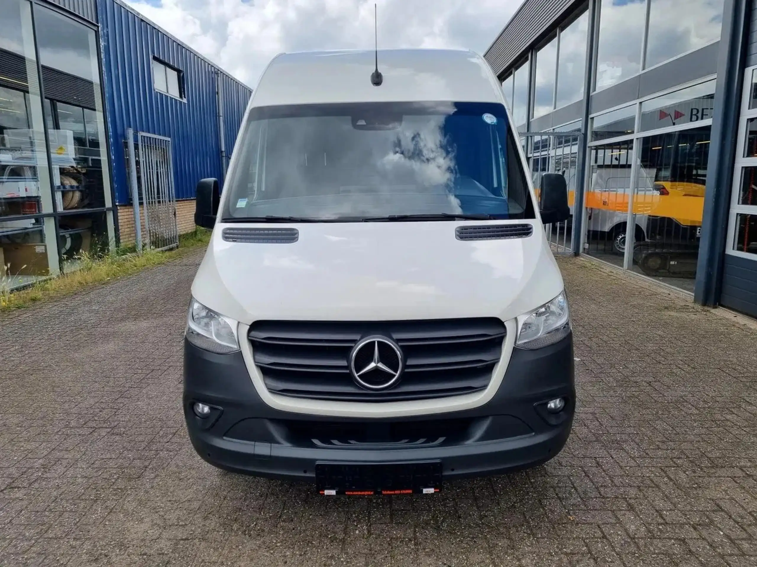 Mercedes-Benz - Sprinter