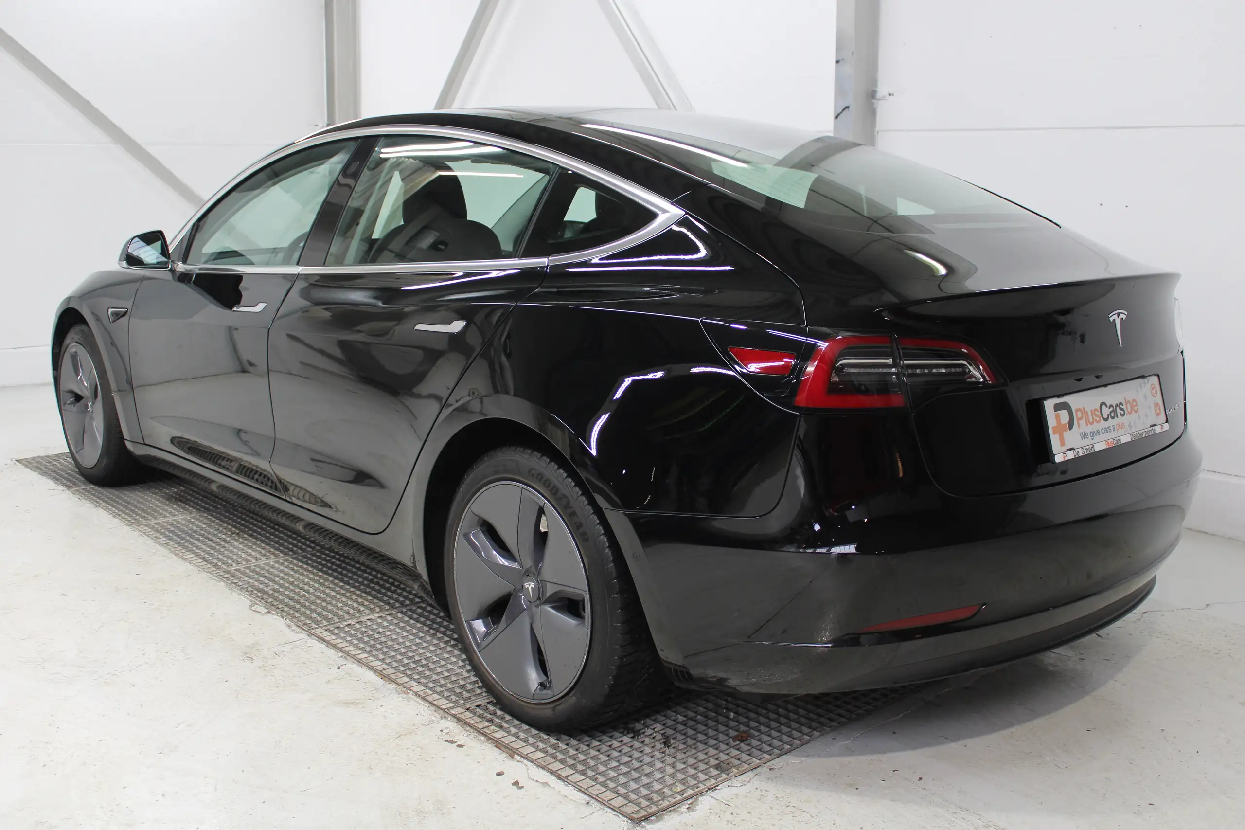 Tesla - Model 3