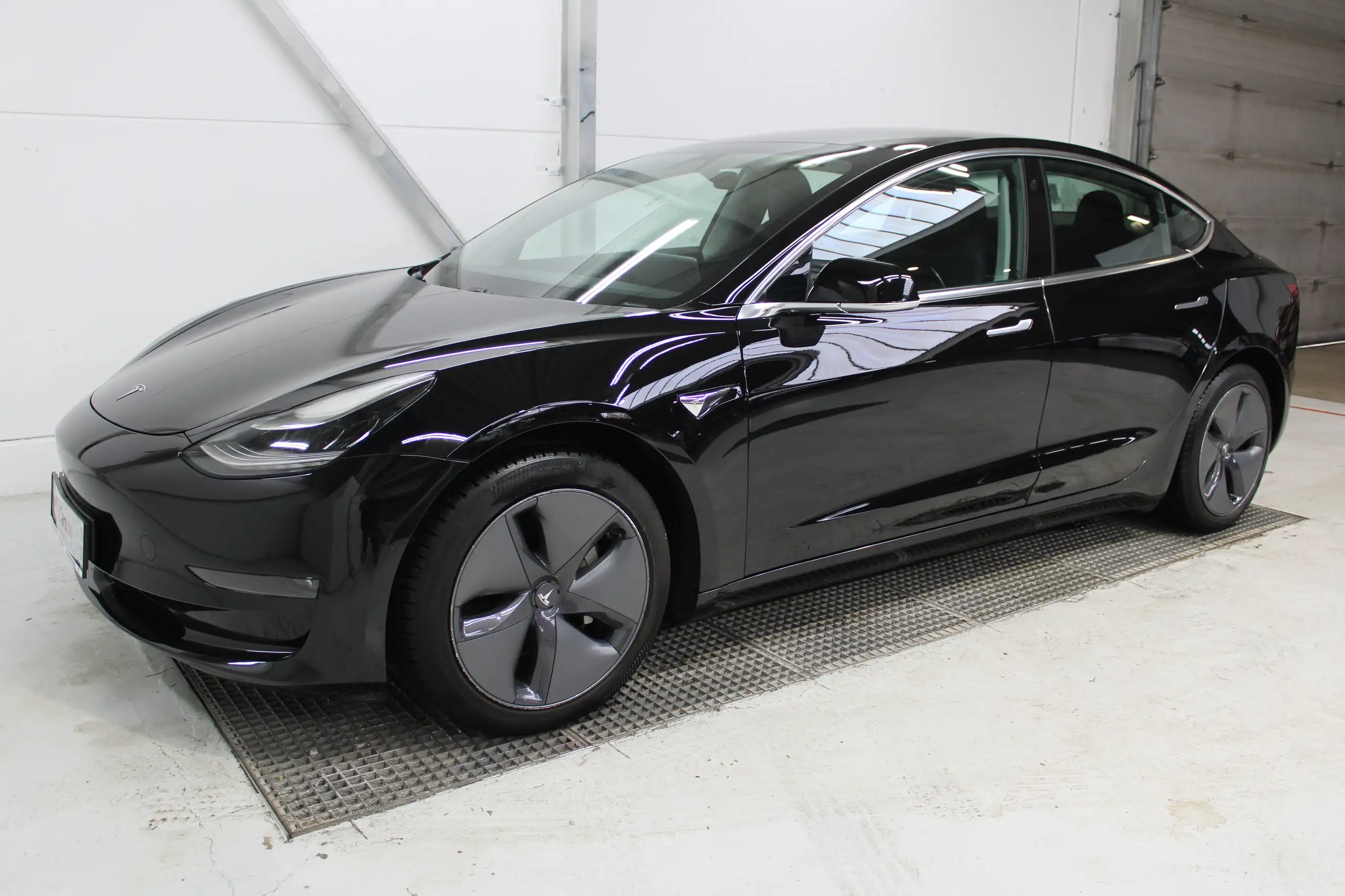 Tesla - Model 3