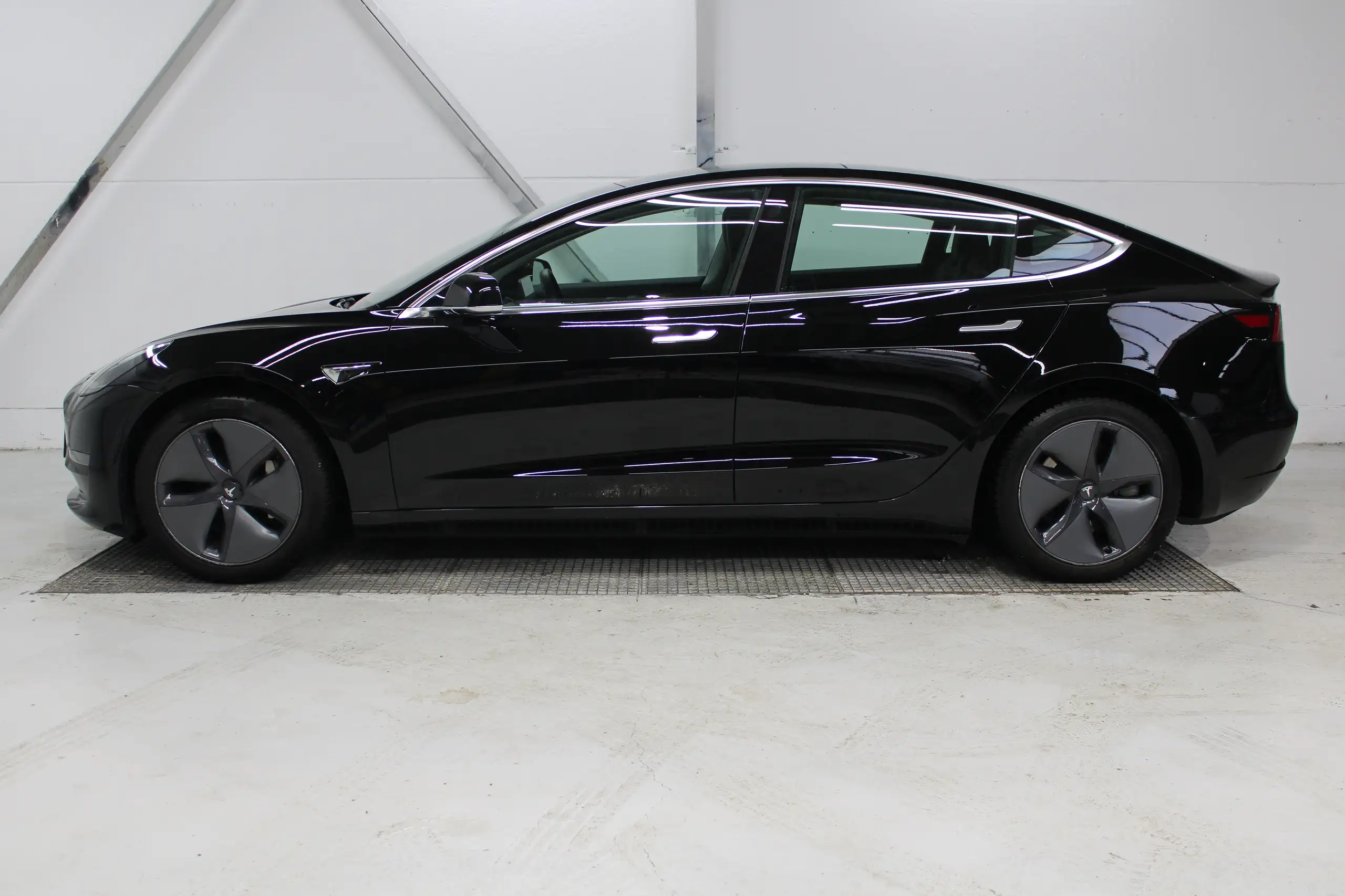 Tesla - Model 3