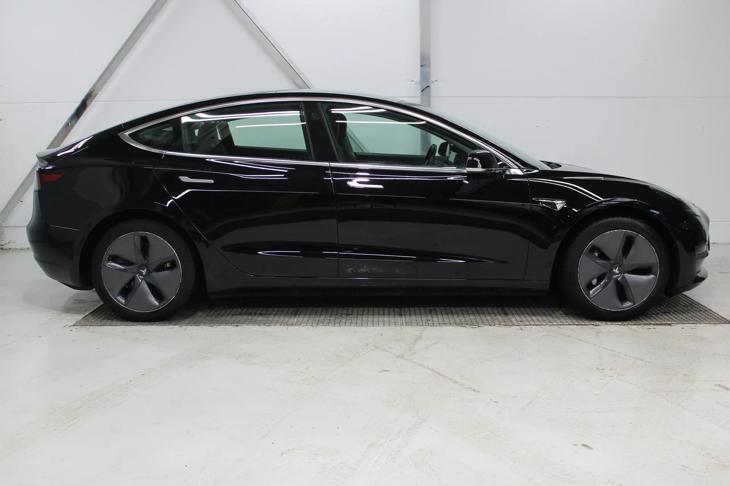 Tesla - Model 3