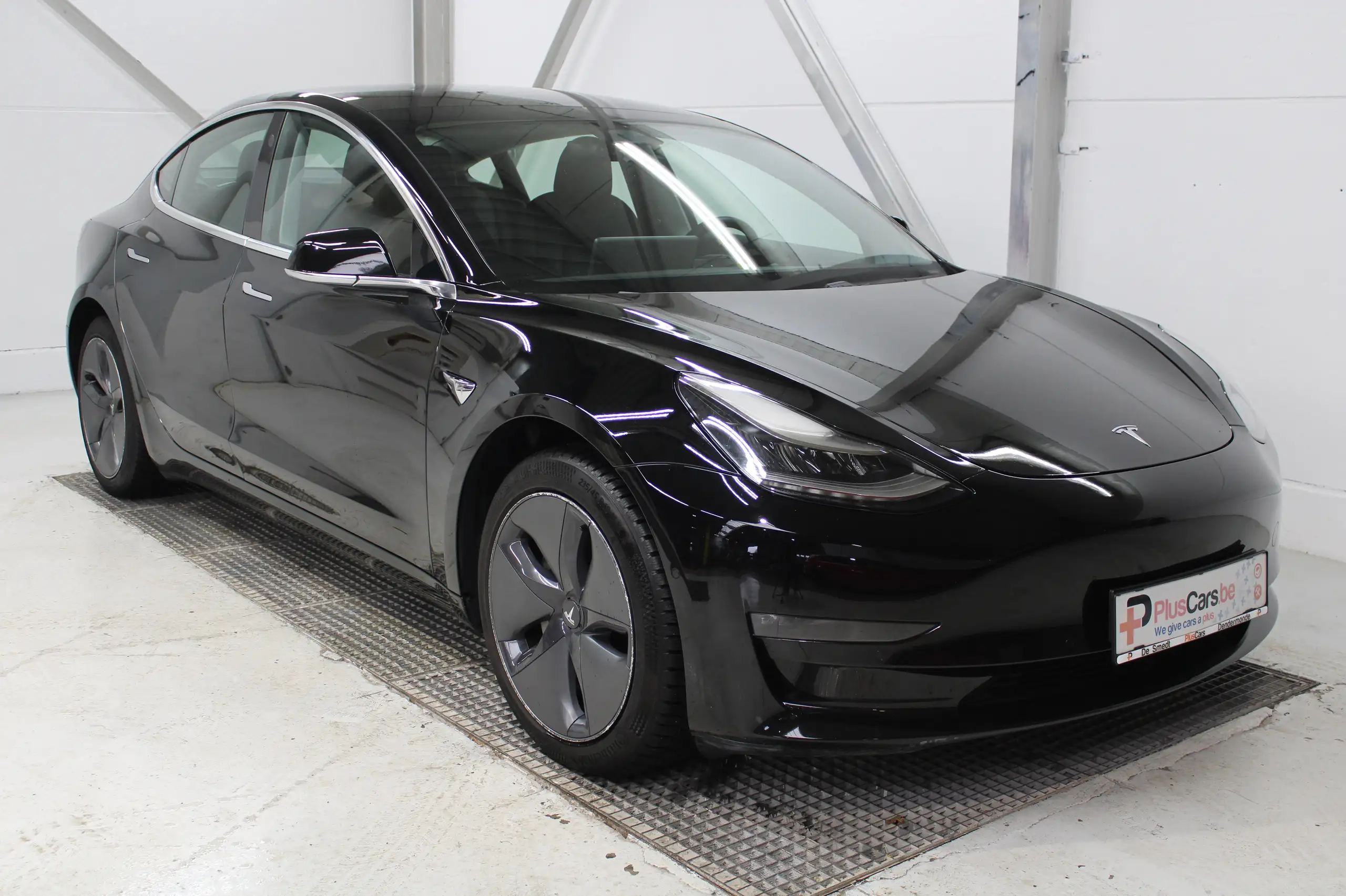 Tesla - Model 3