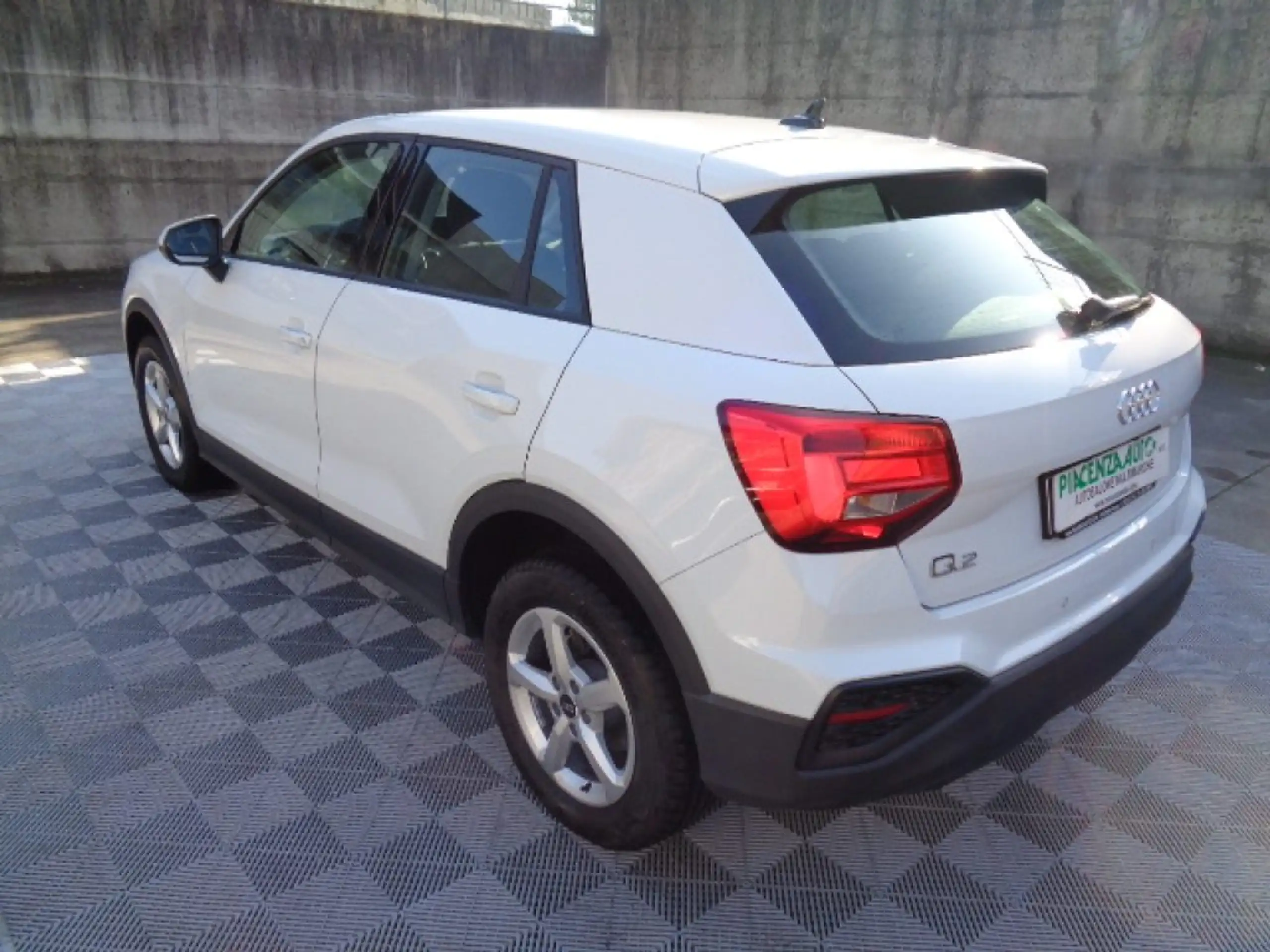 Audi - Q2