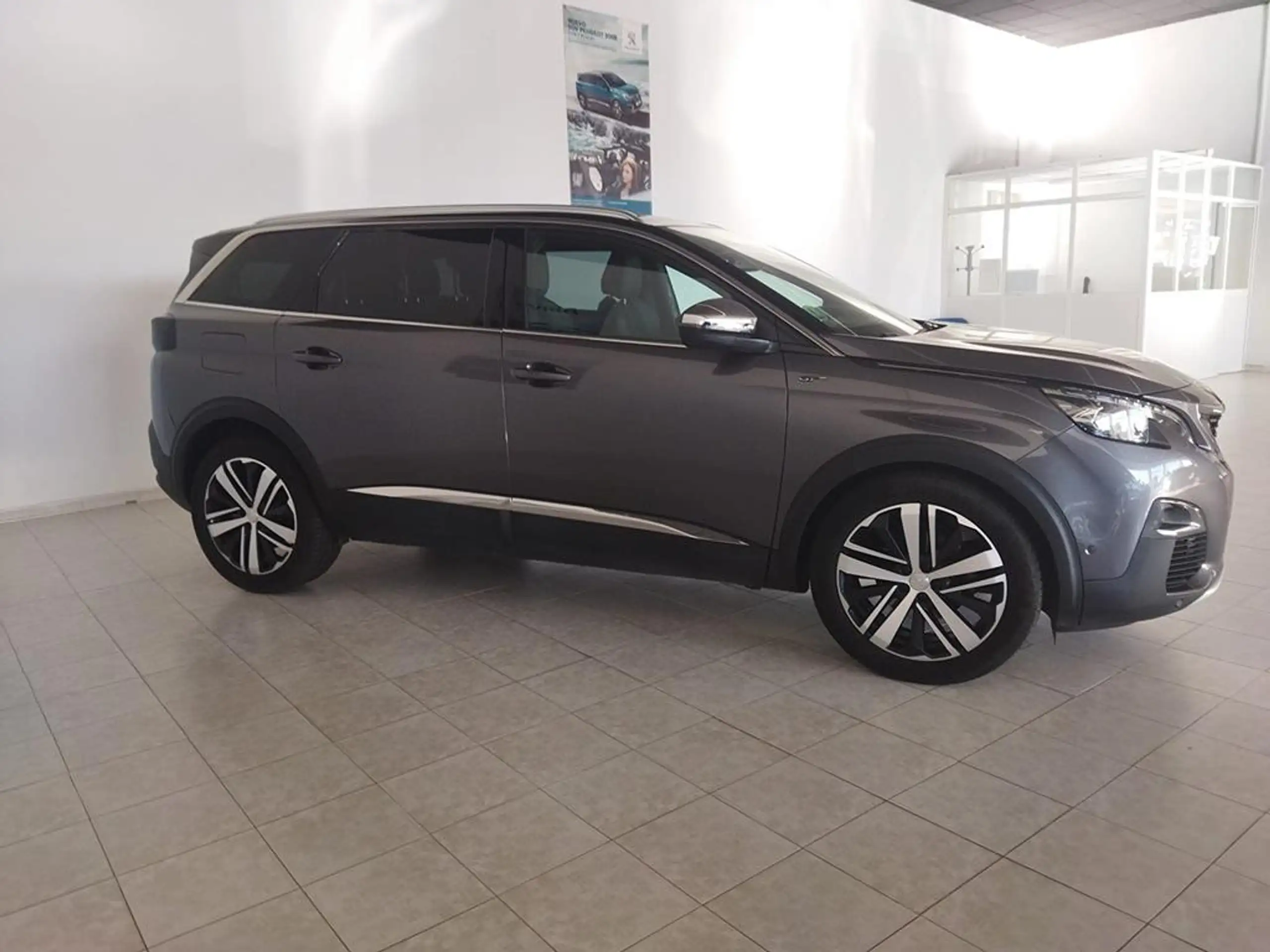 Peugeot - 5008