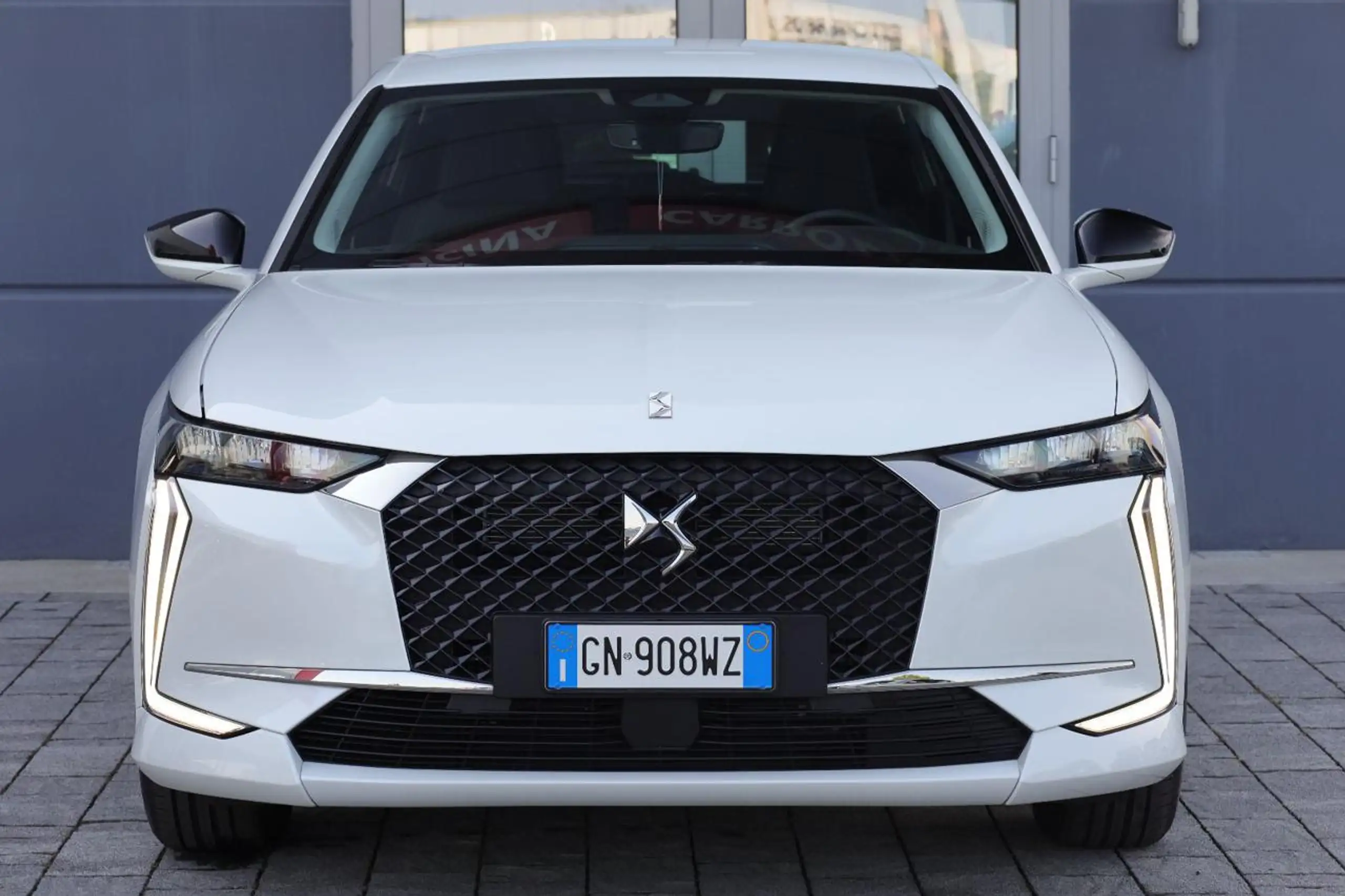 DS Automobiles - DS 4