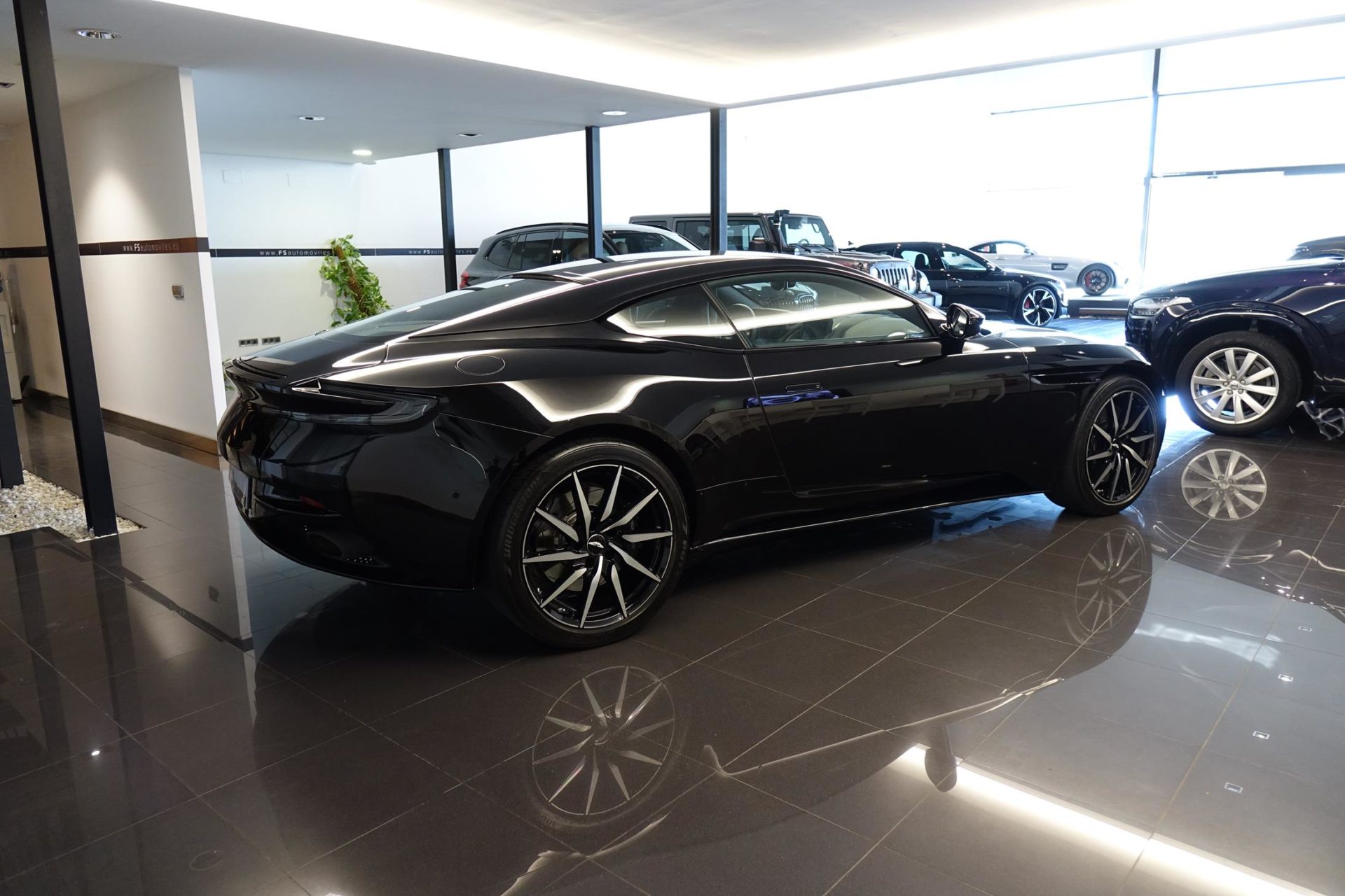 Aston Martin - DB11