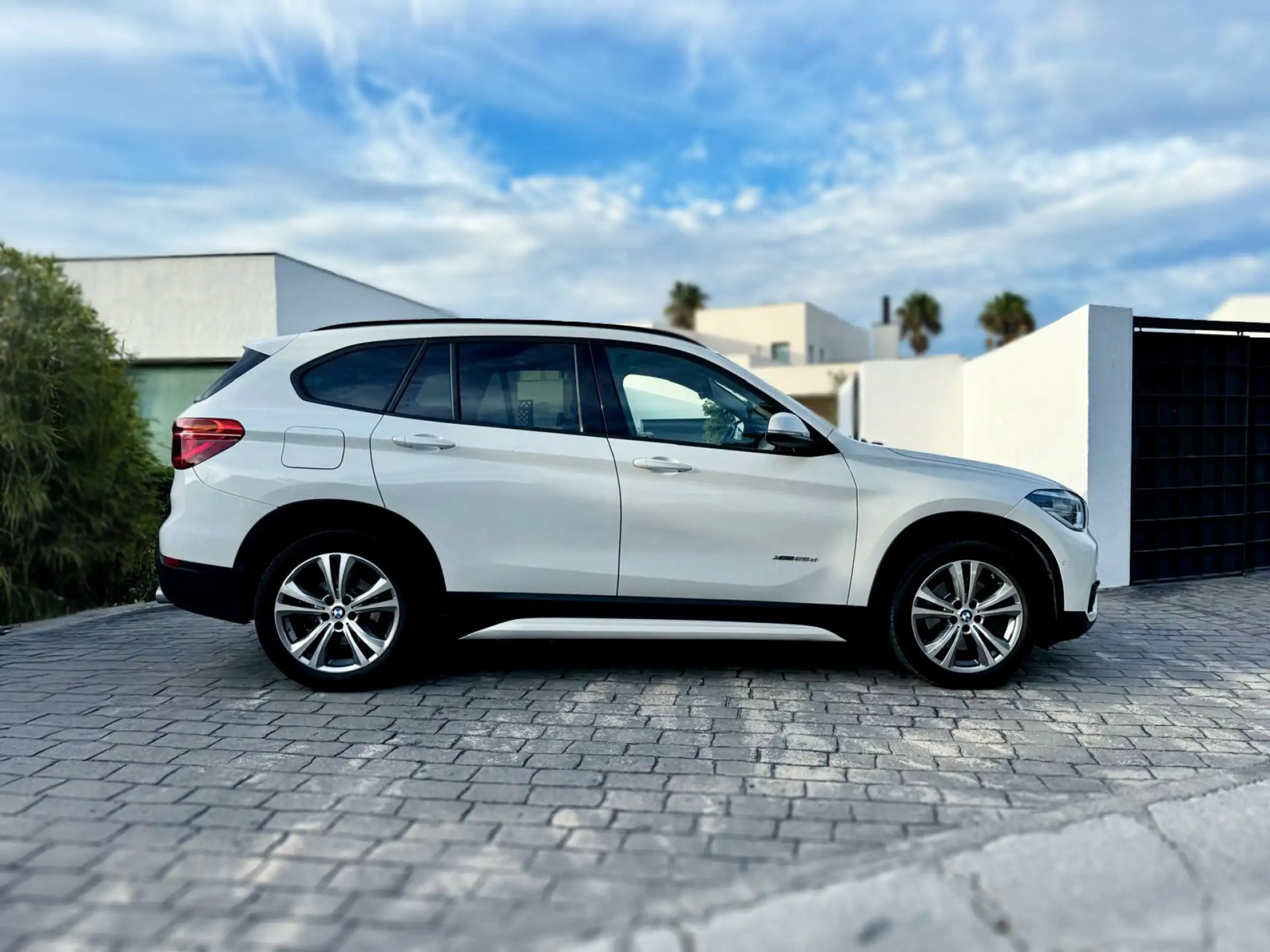 BMW - X1