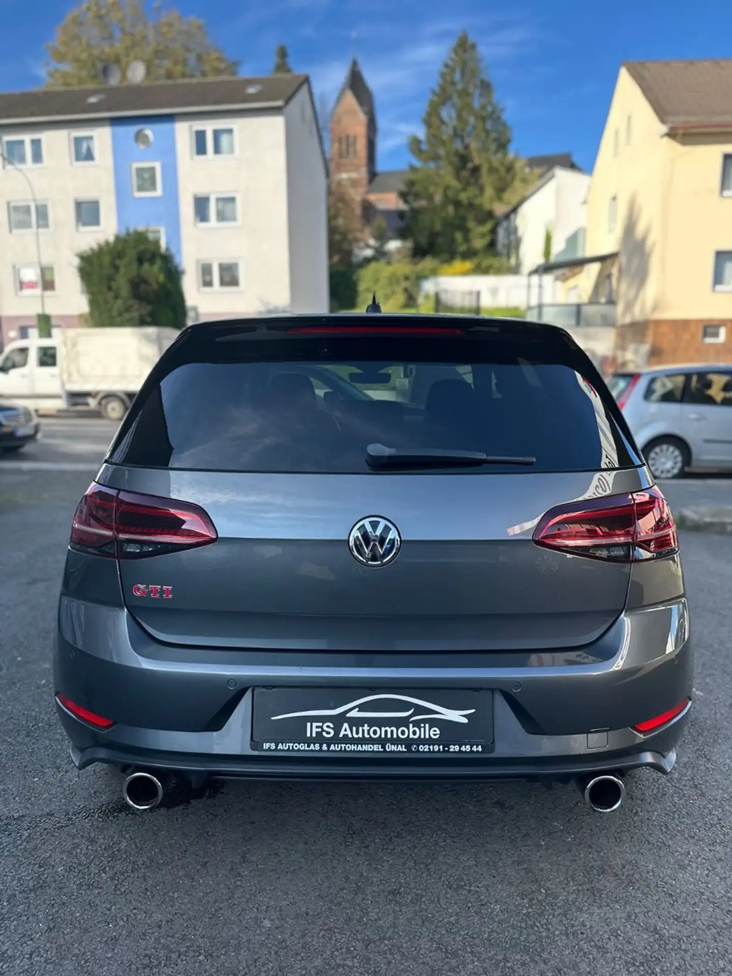 Volkswagen - Golf