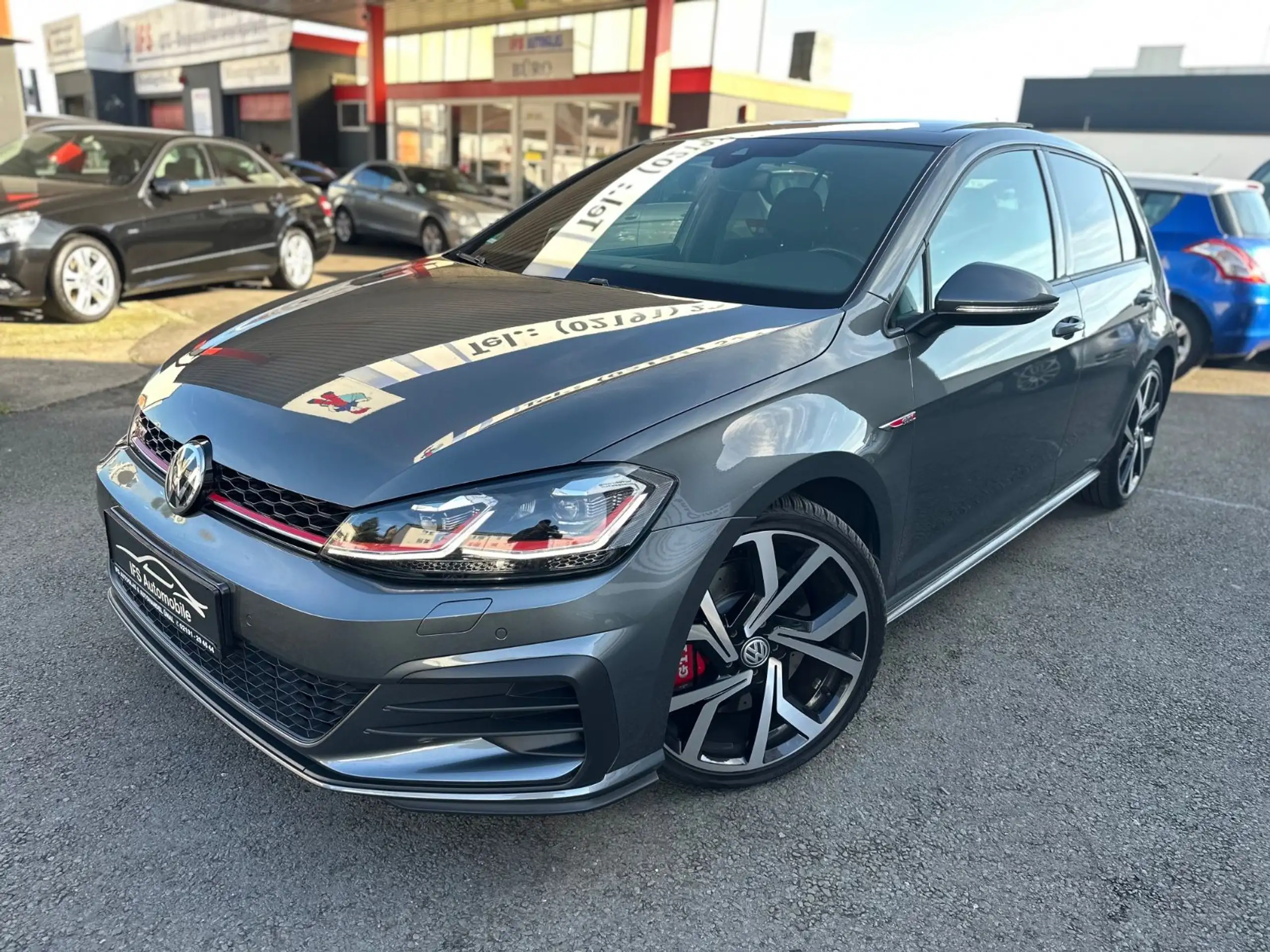 Volkswagen - Golf