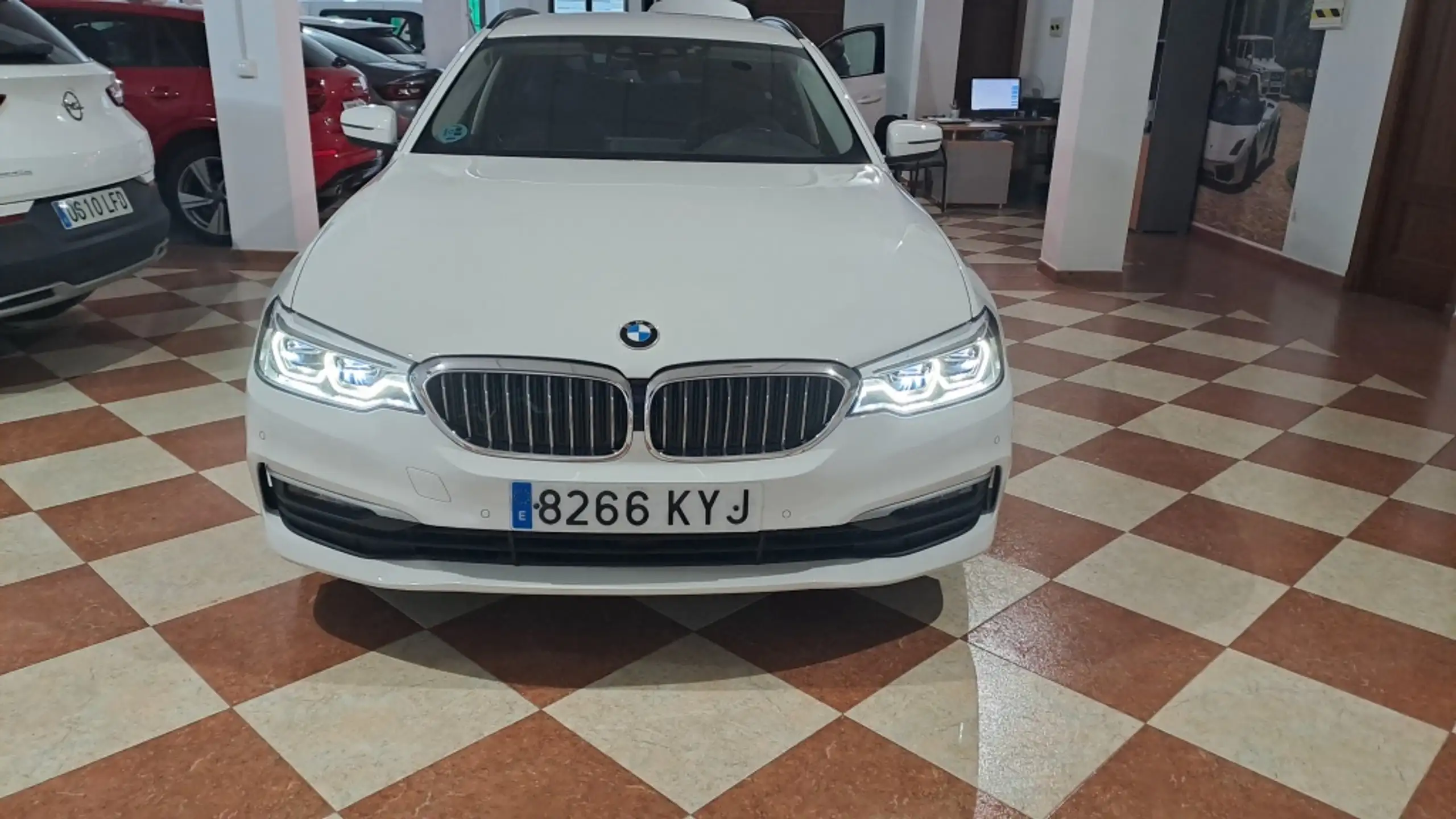 BMW - 520