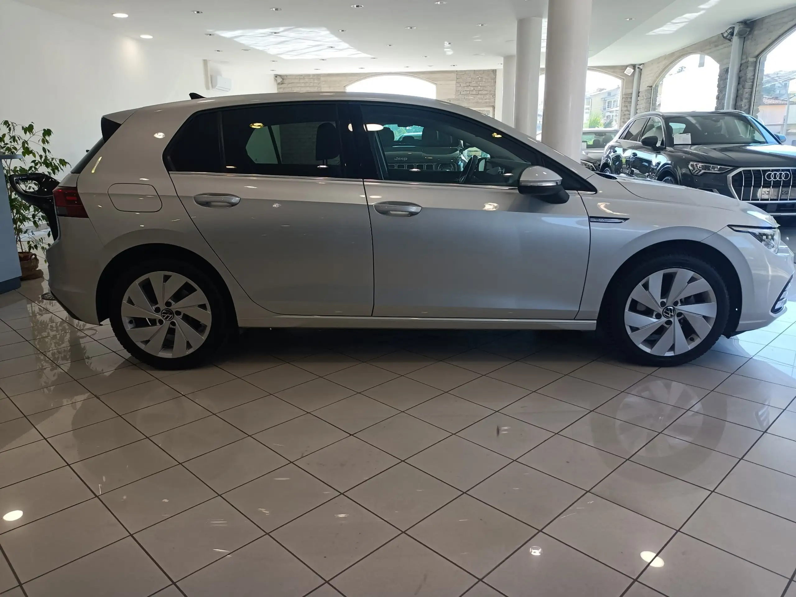 Volkswagen - Golf