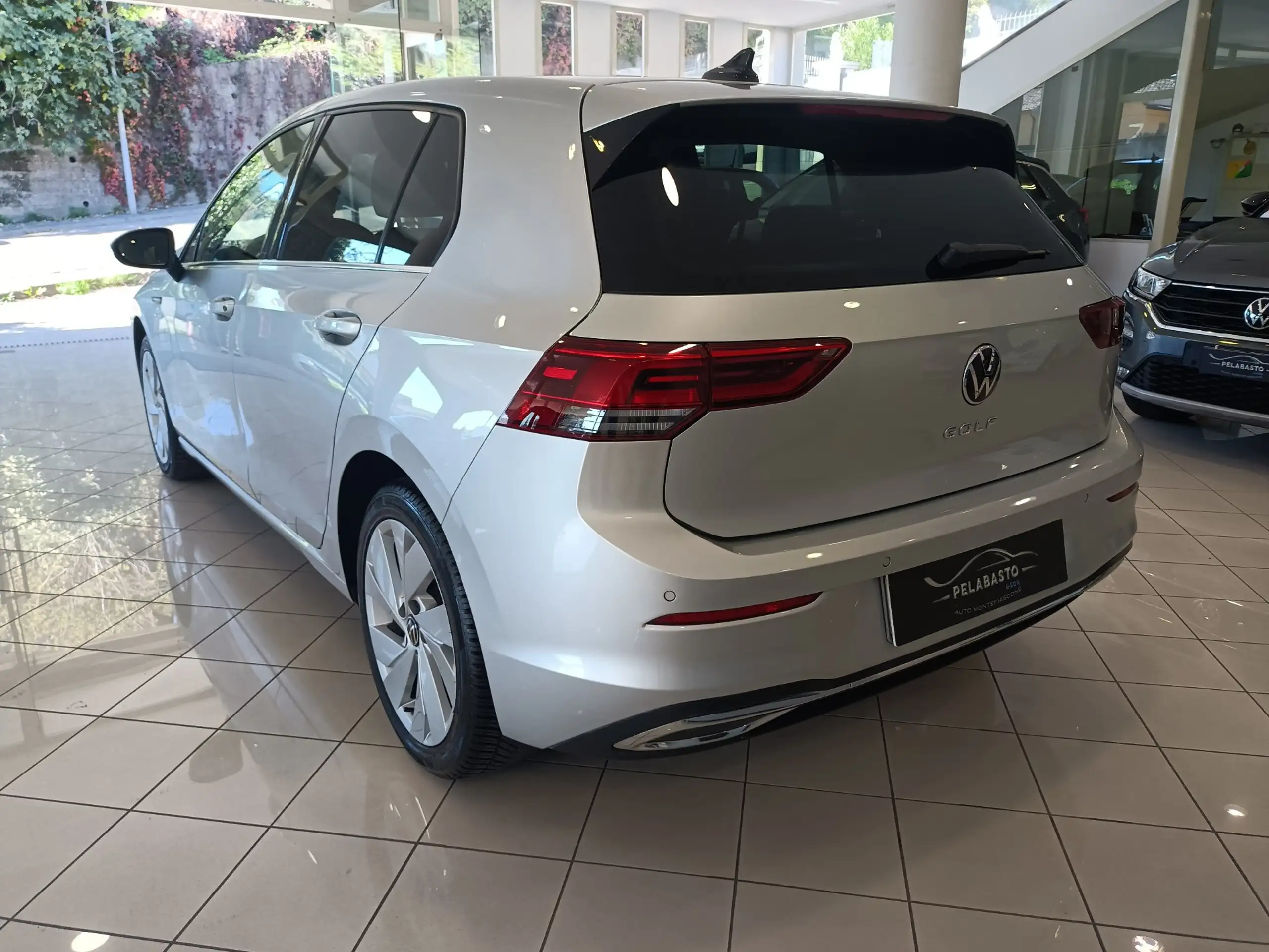 Volkswagen - Golf