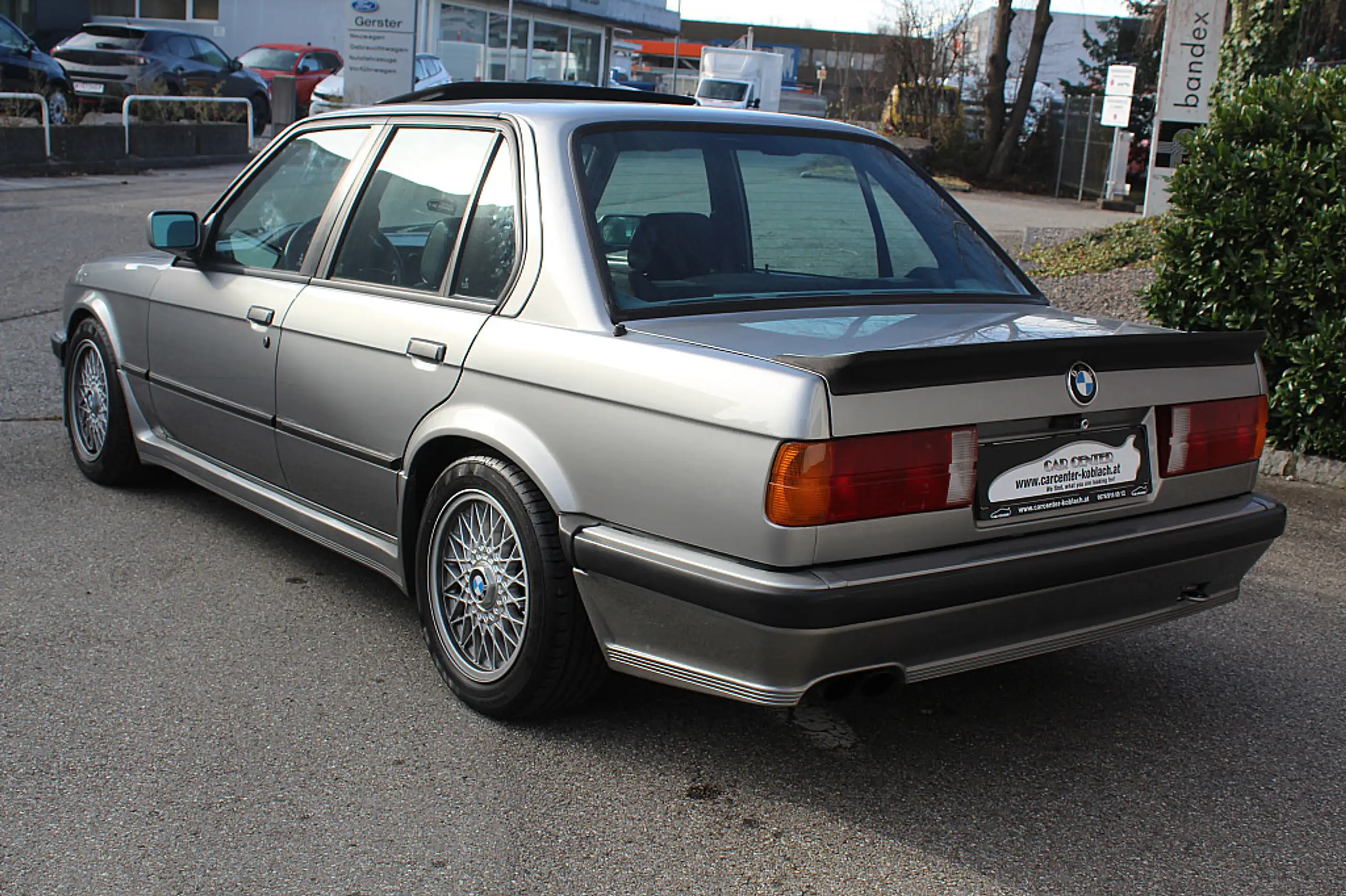 BMW - 325