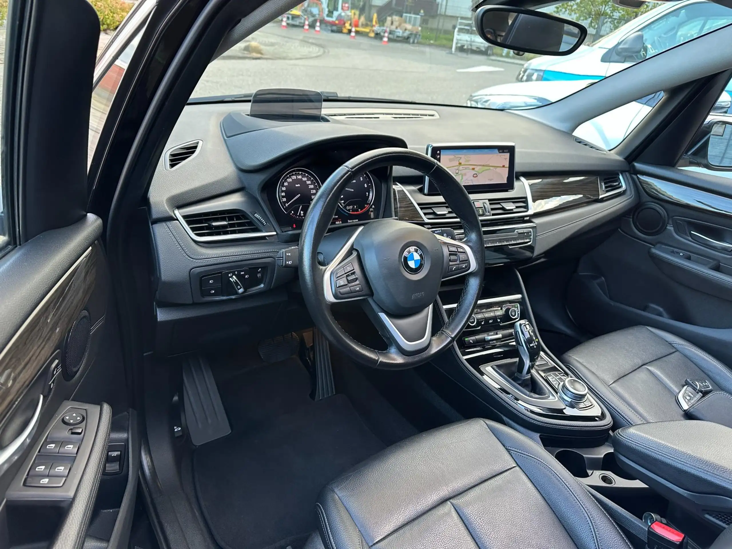 BMW - 218