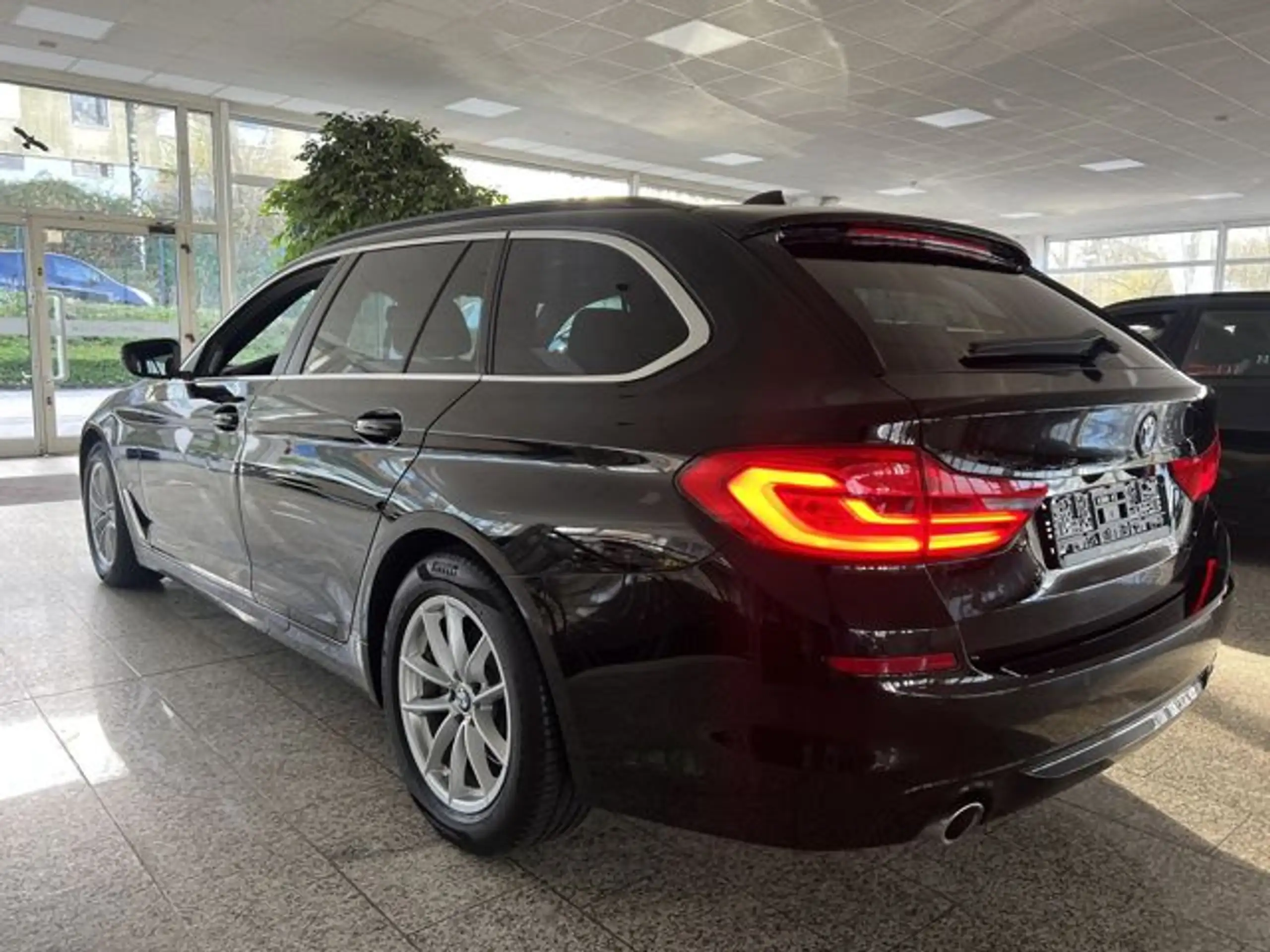 BMW - 520