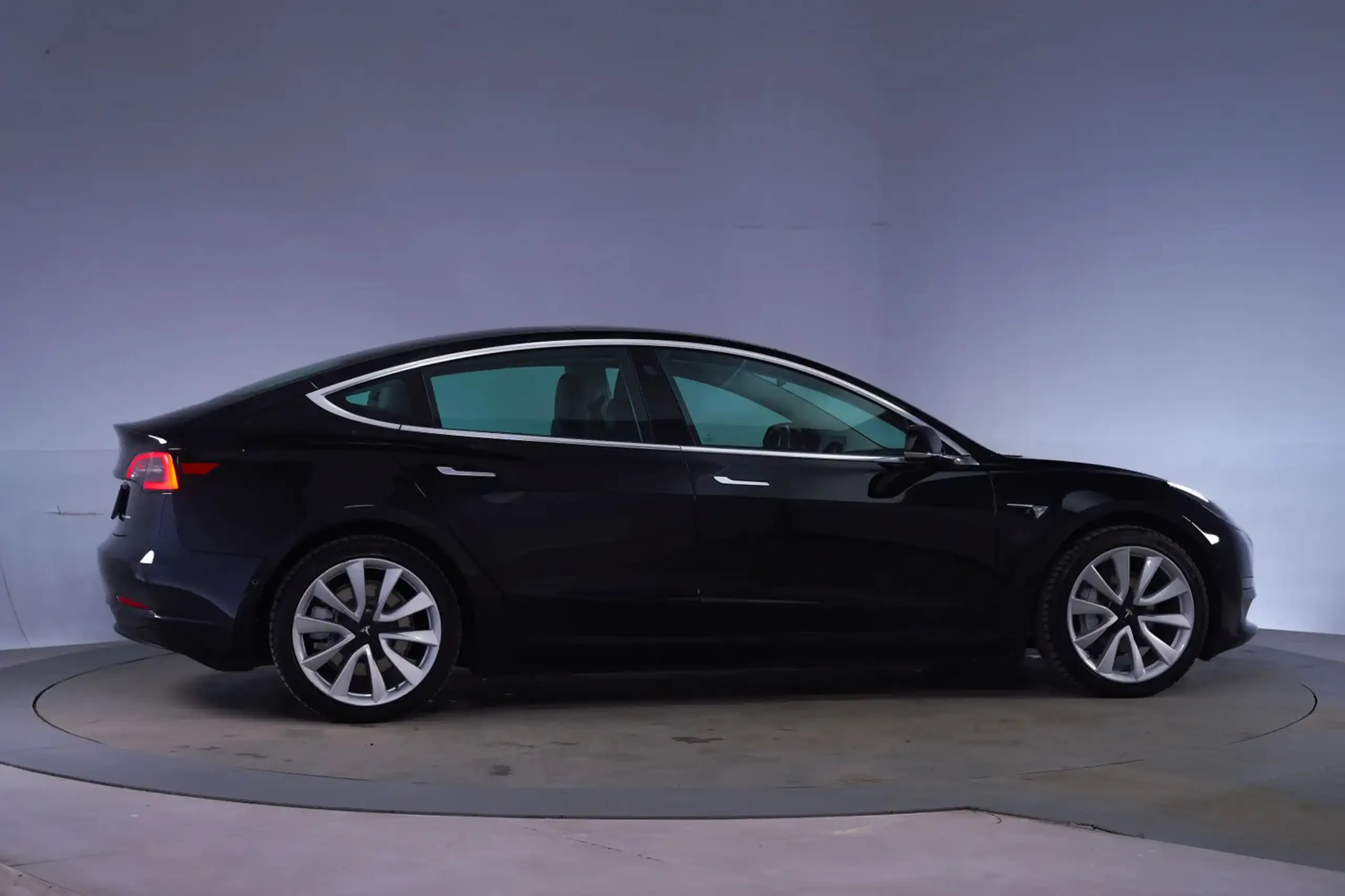 Tesla - Model 3