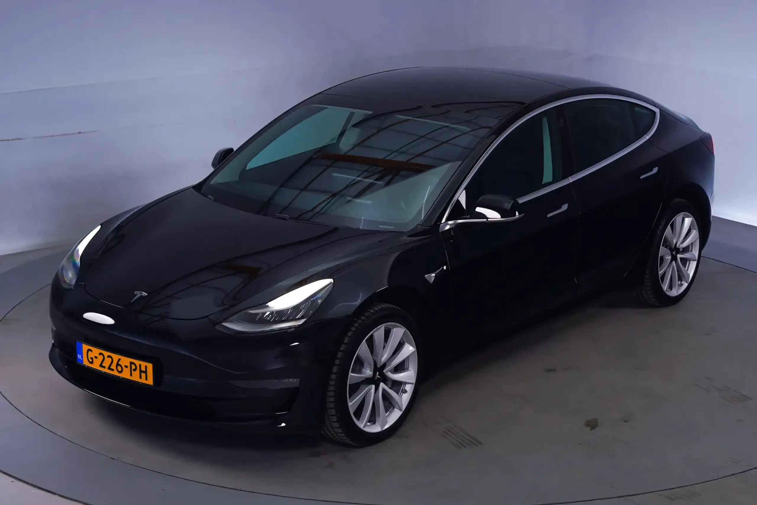 Tesla - Model 3