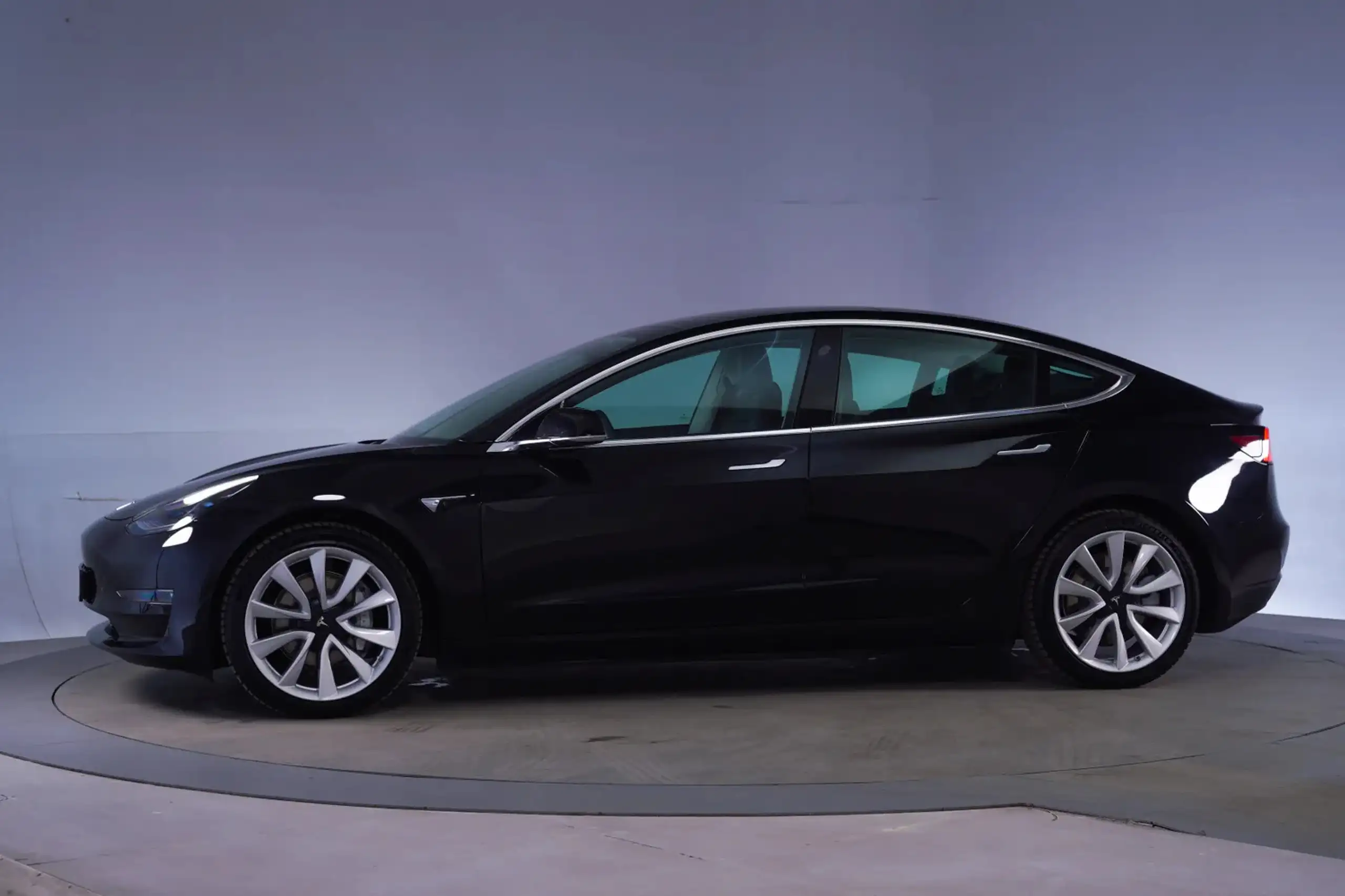 Tesla - Model 3