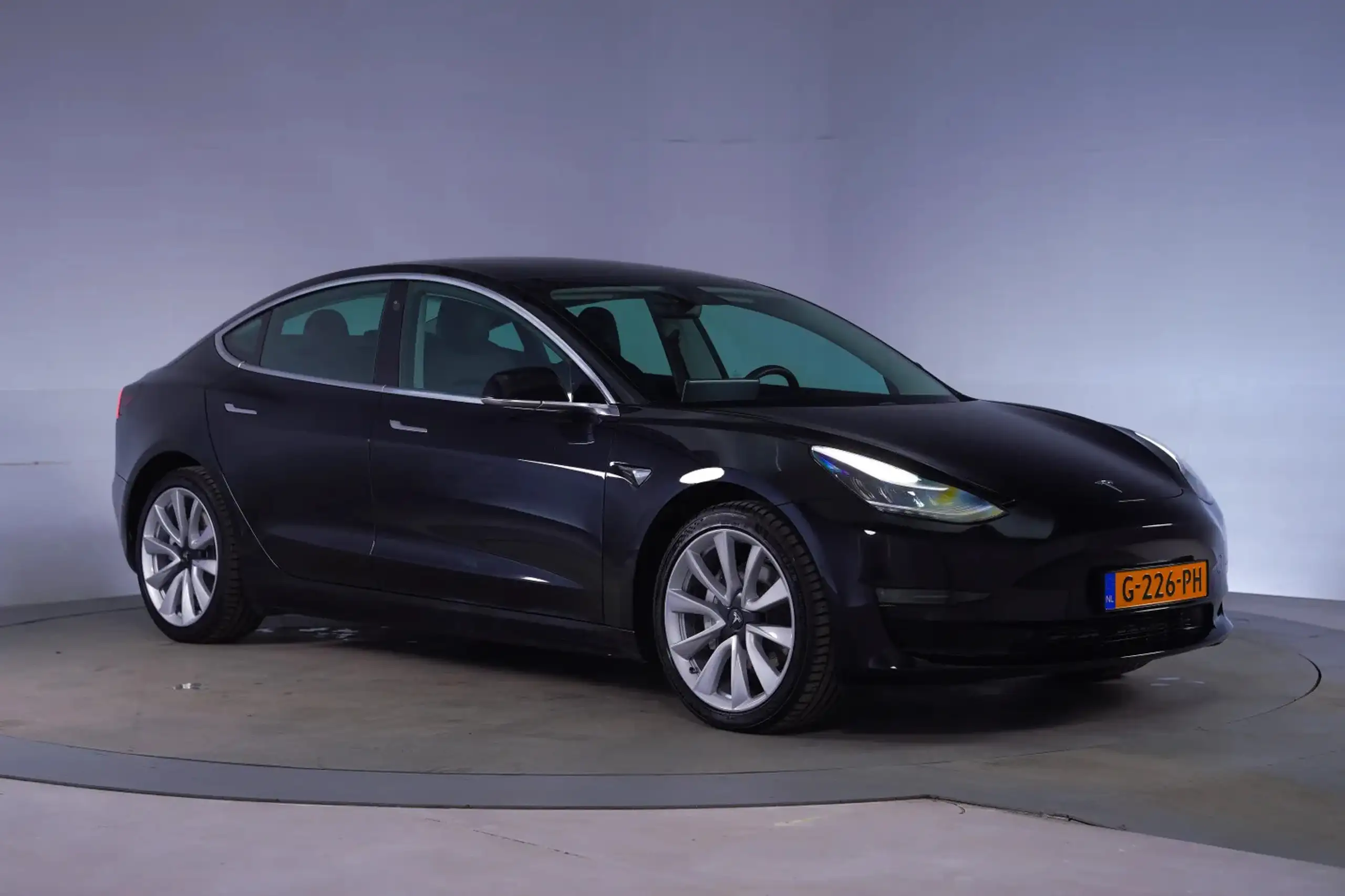 Tesla - Model 3