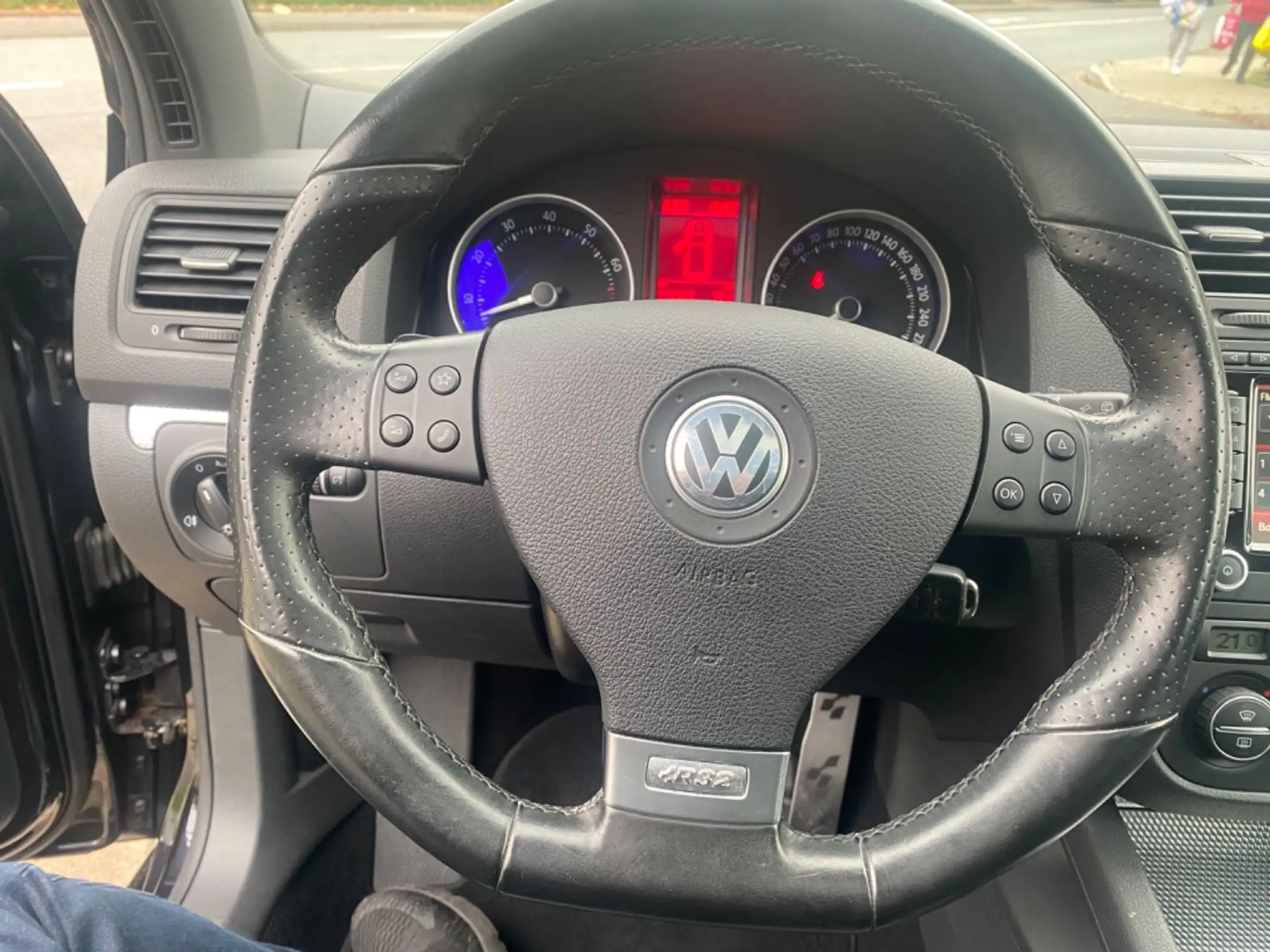 Volkswagen - Golf