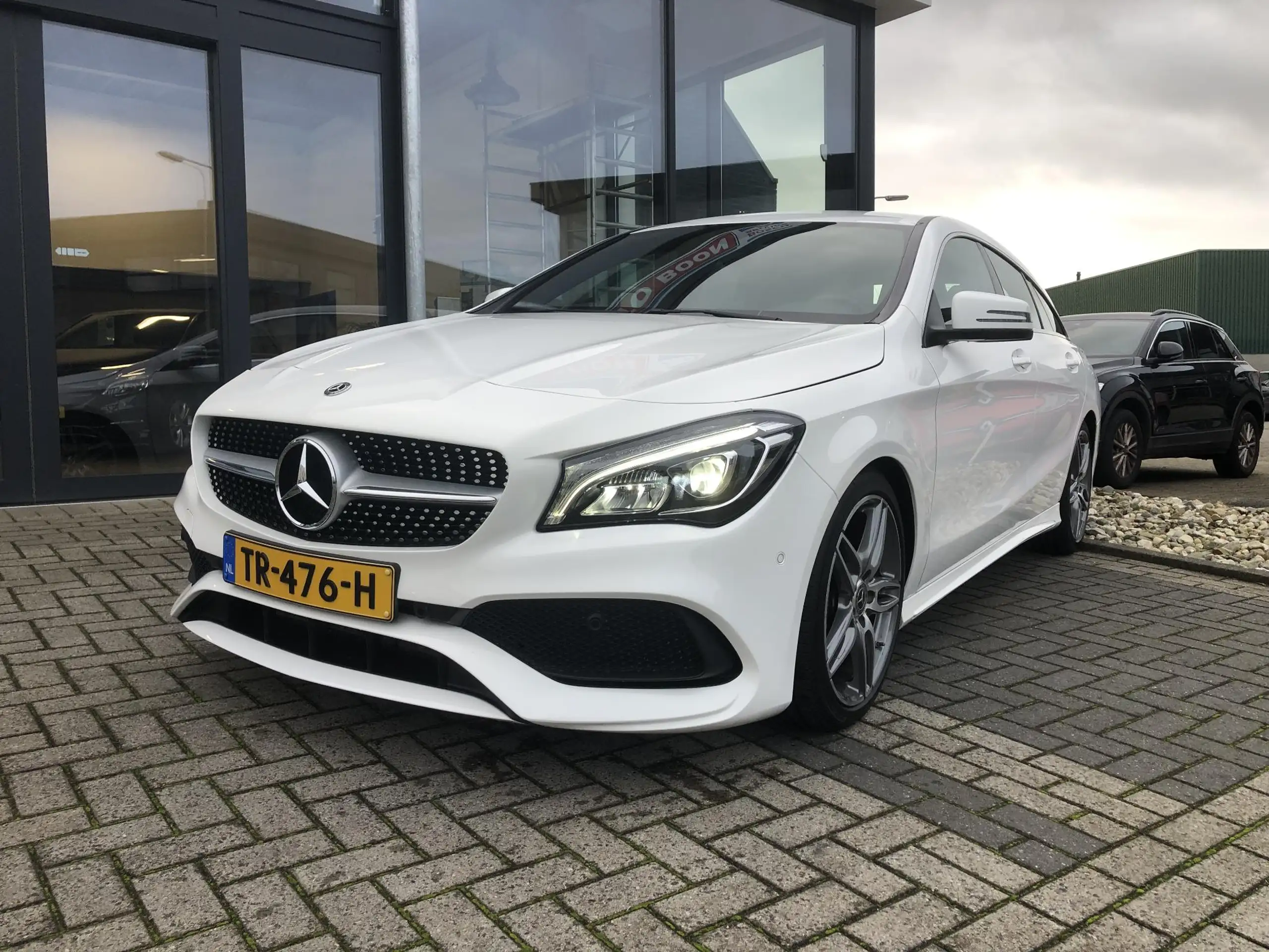 Mercedes-Benz - CLA 180