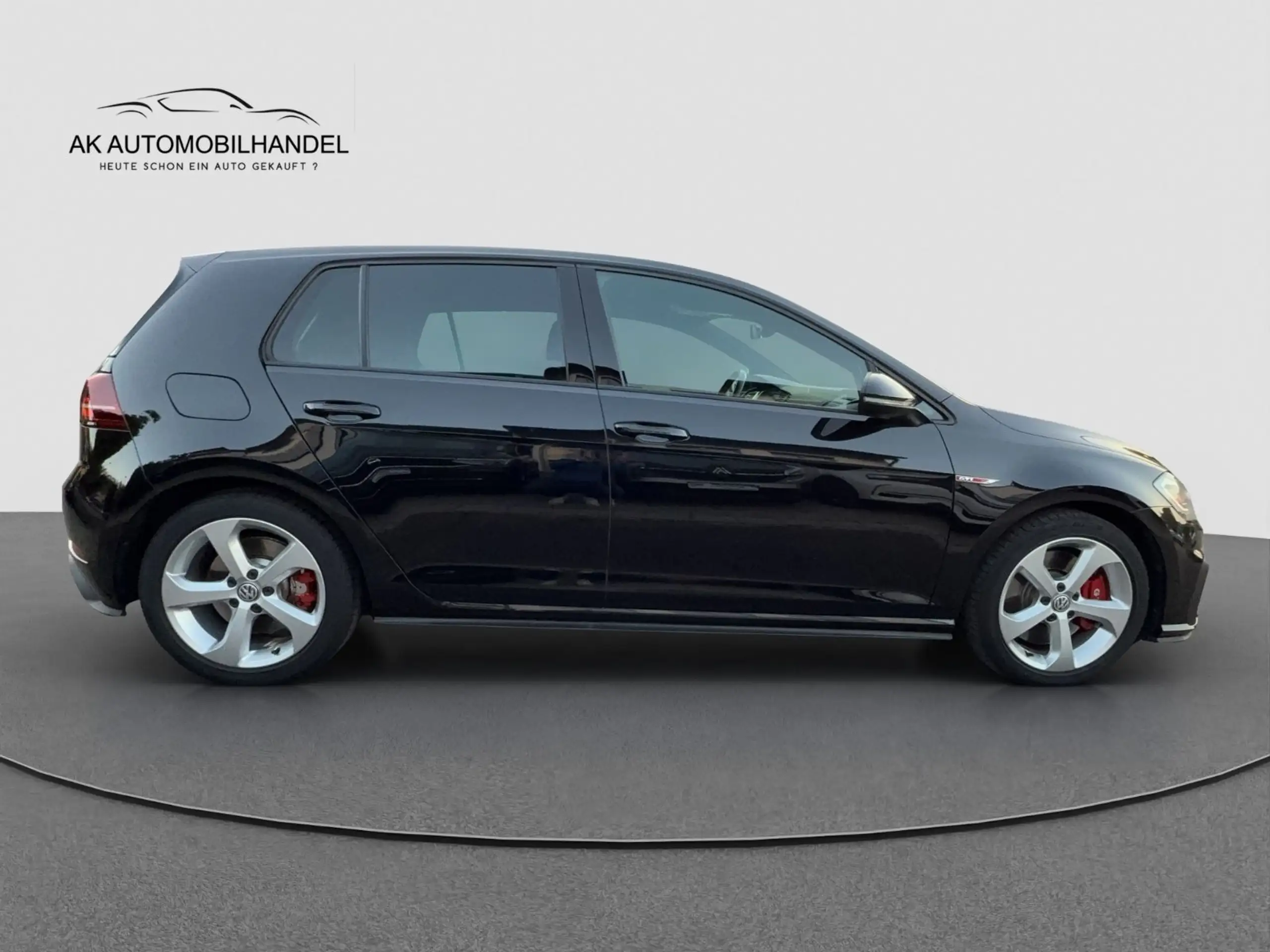 Volkswagen - Golf