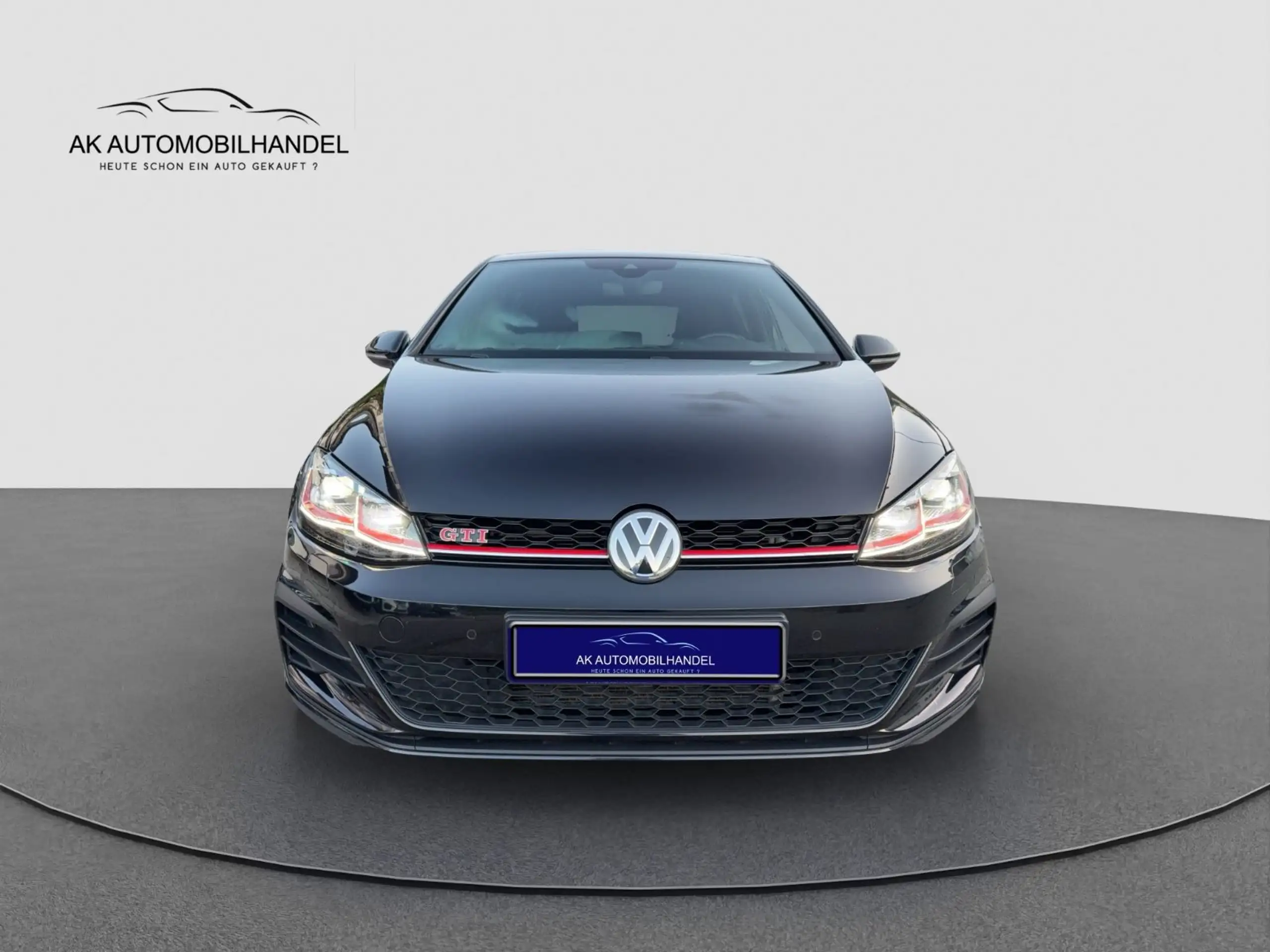 Volkswagen - Golf