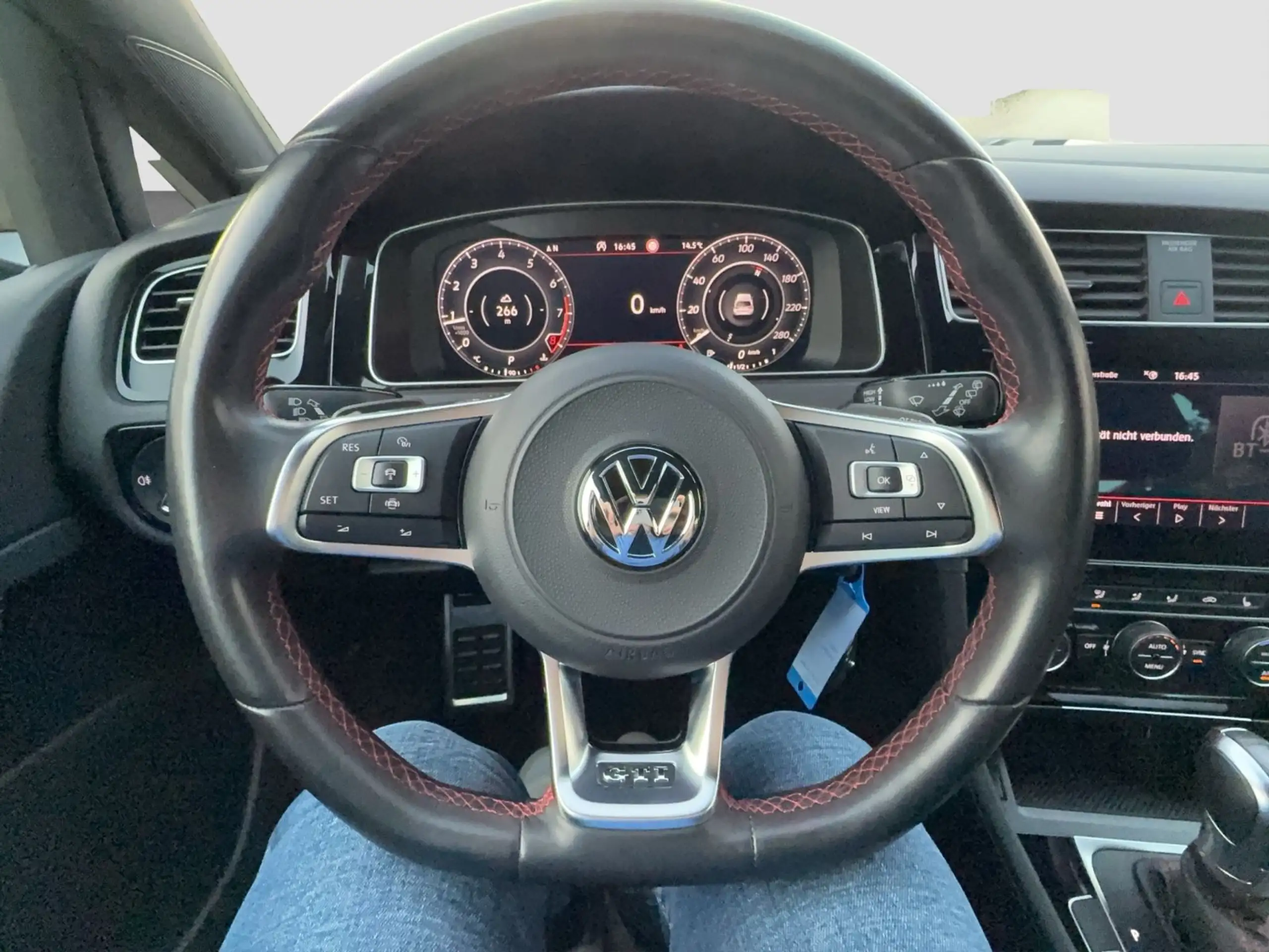 Volkswagen - Golf