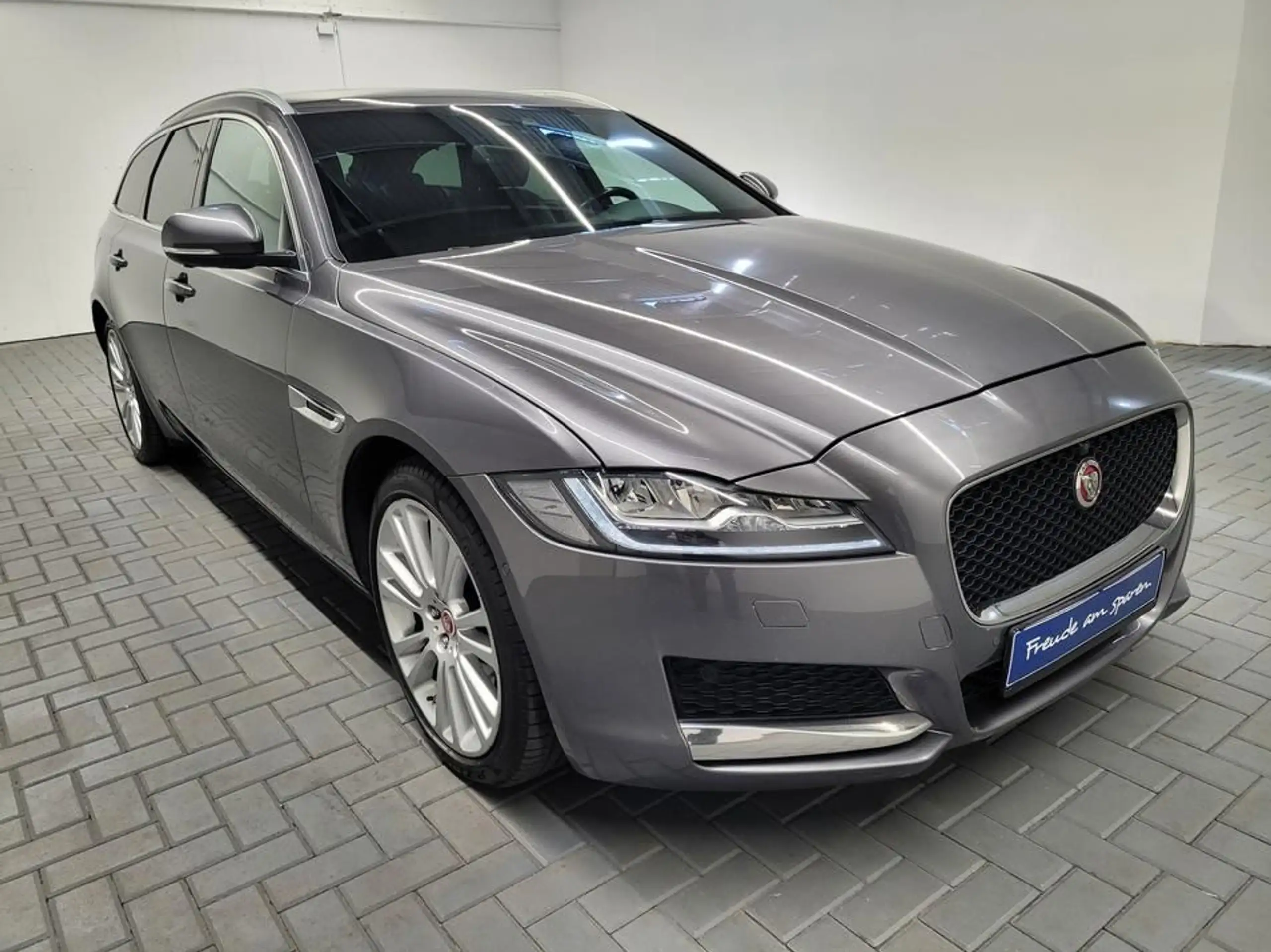 Jaguar - XF