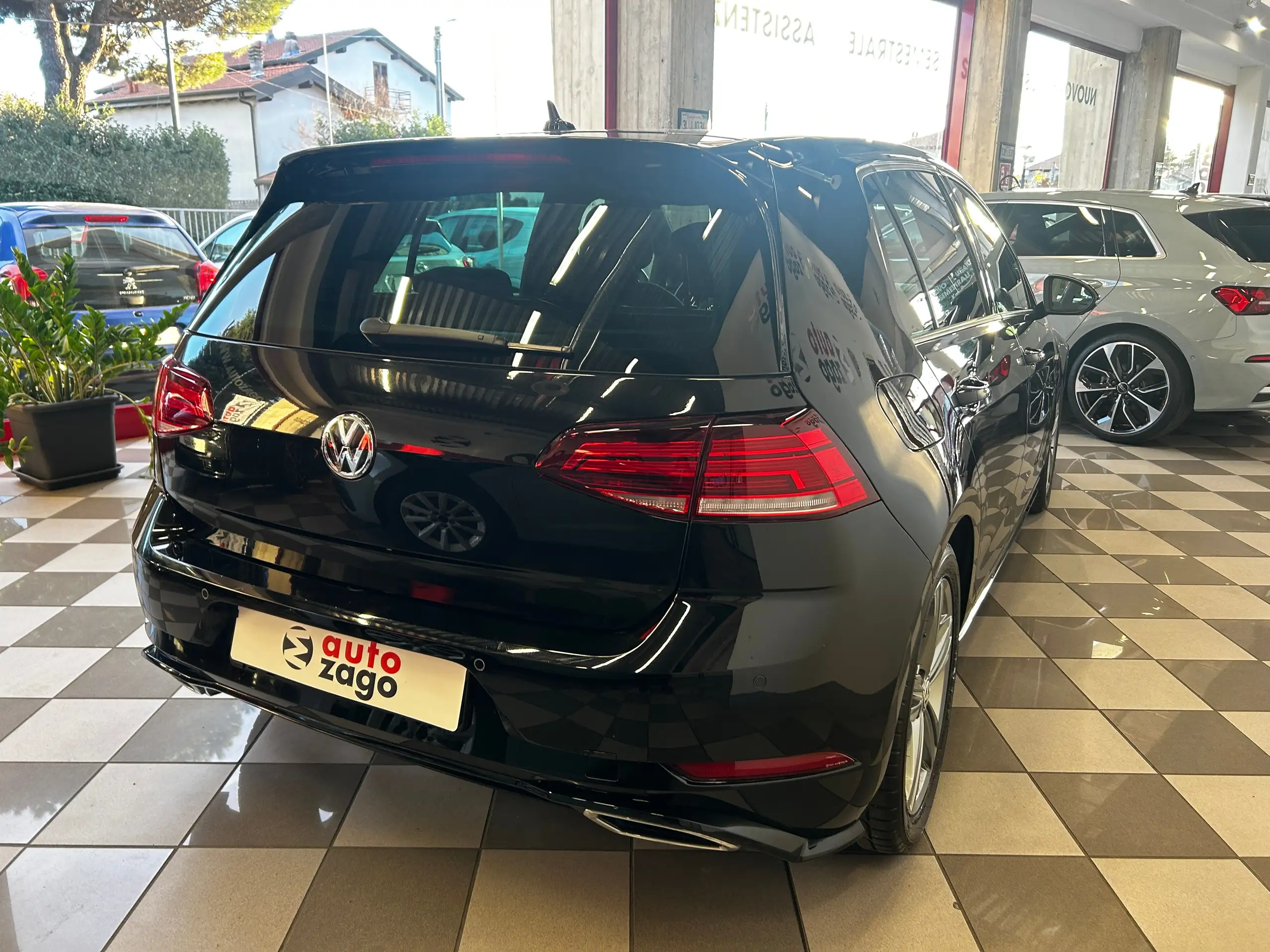 Volkswagen - Golf