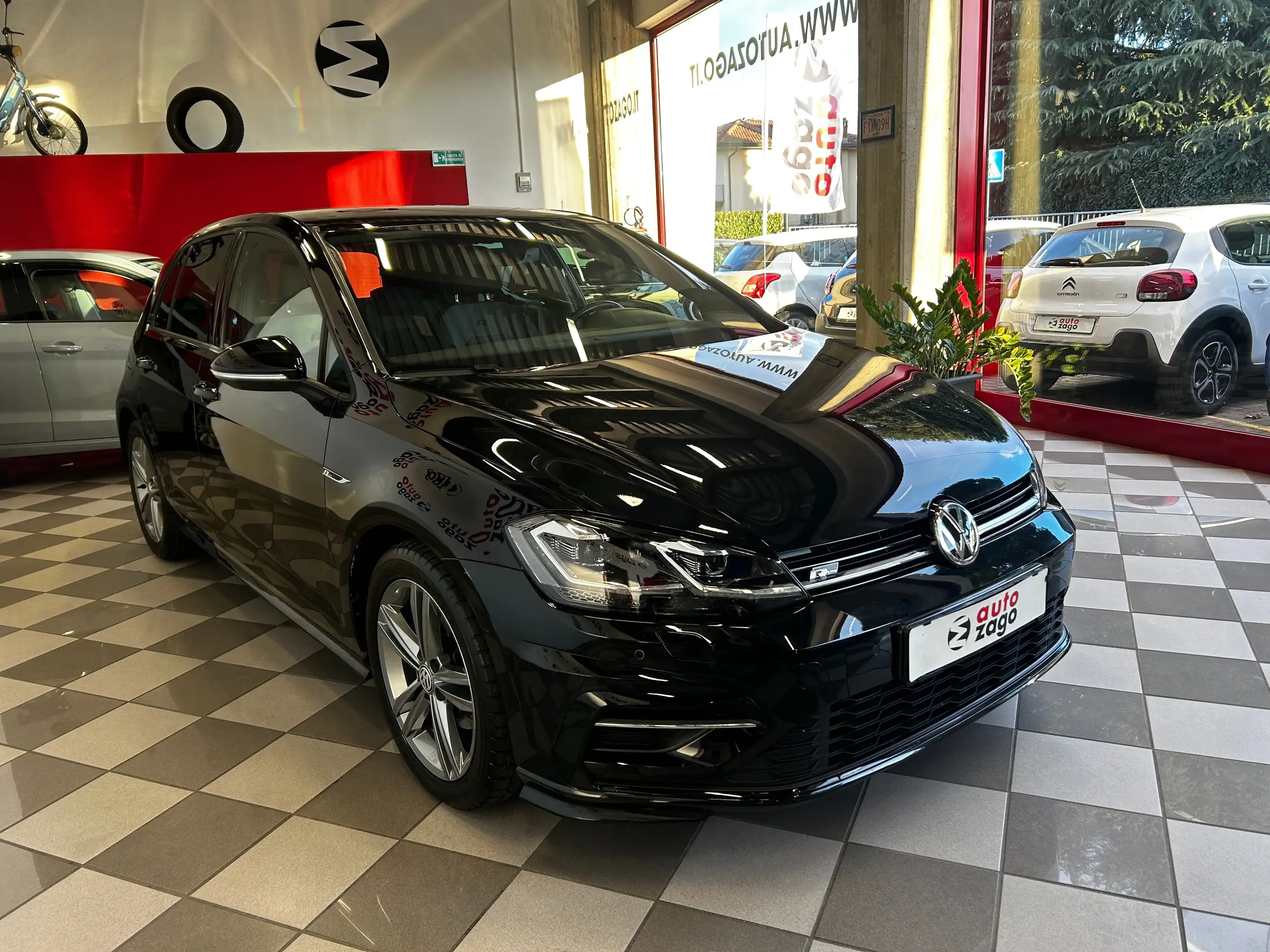 Volkswagen - Golf