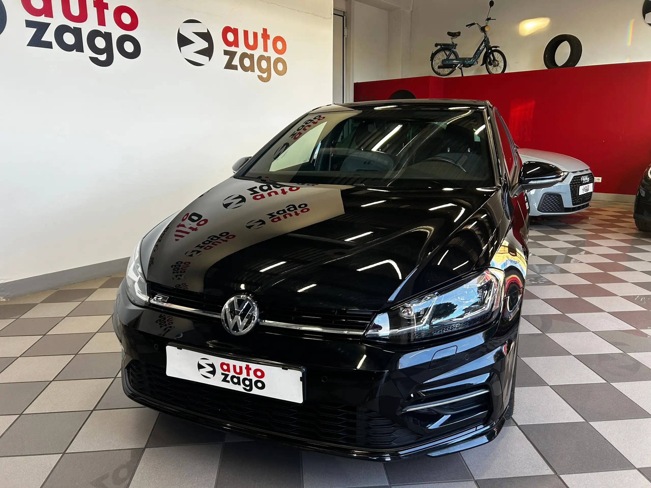 Volkswagen - Golf