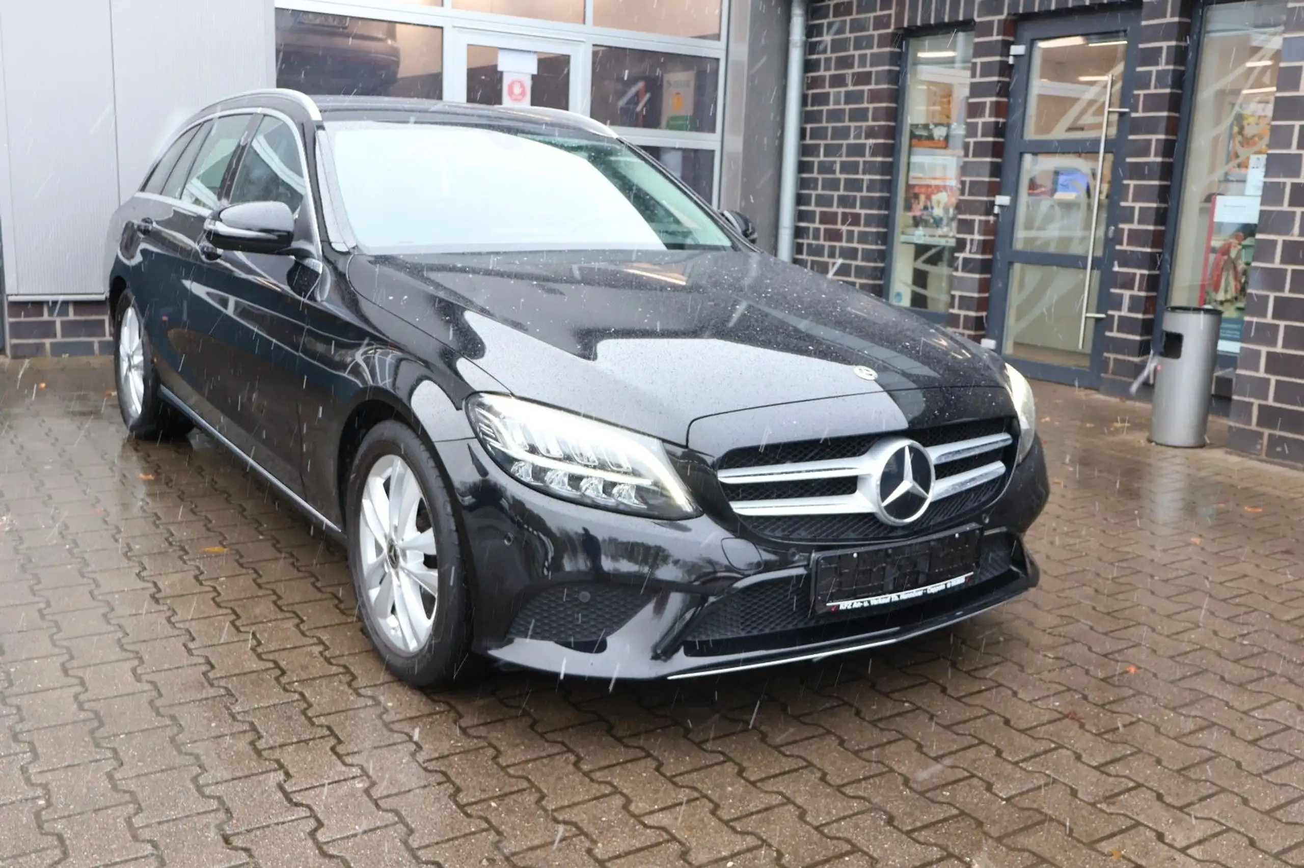 Mercedes-Benz - C 220