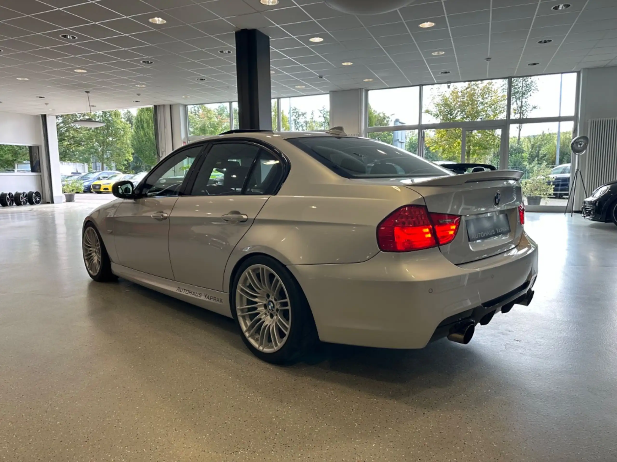 BMW - 330