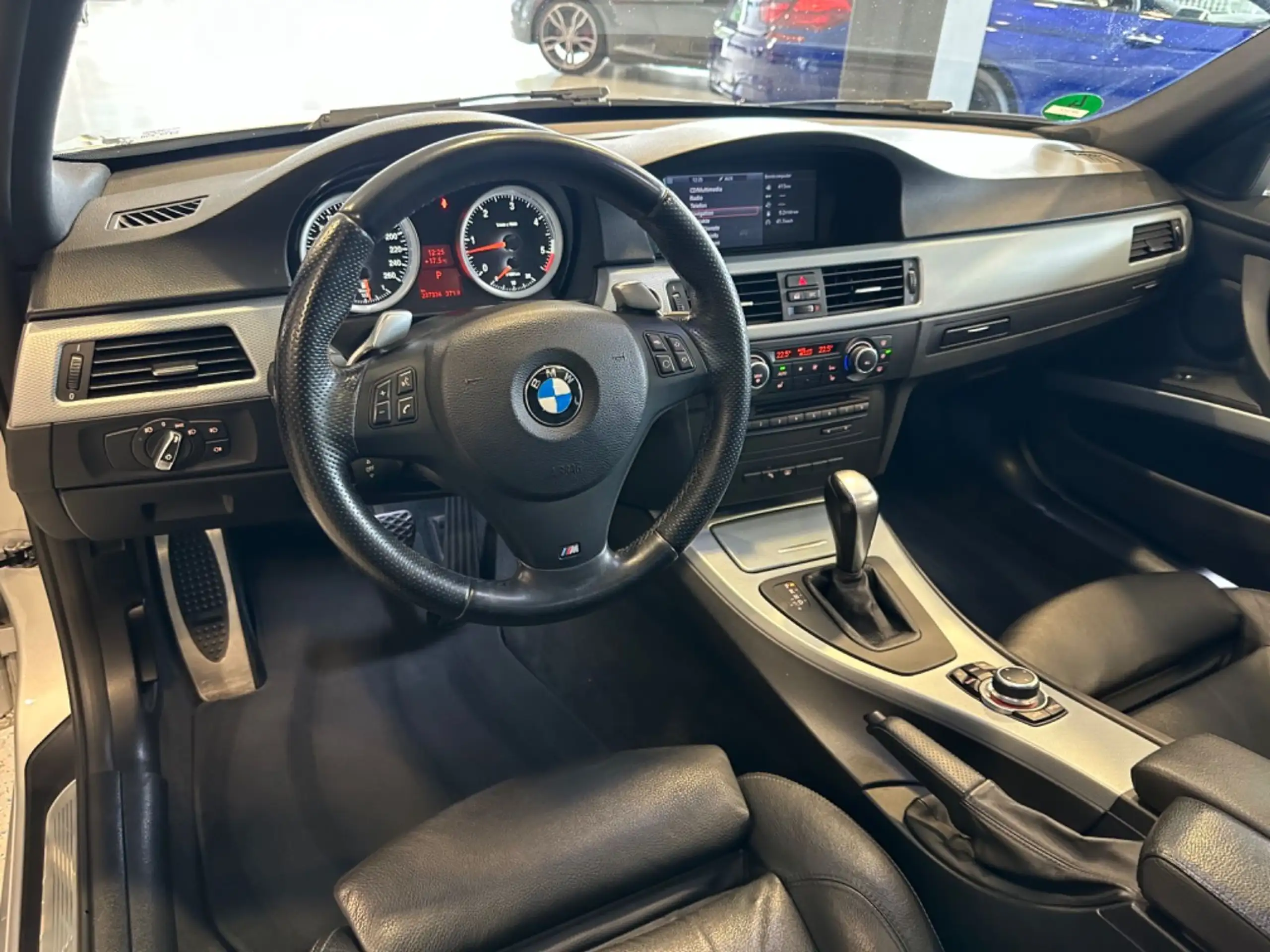 BMW - 330