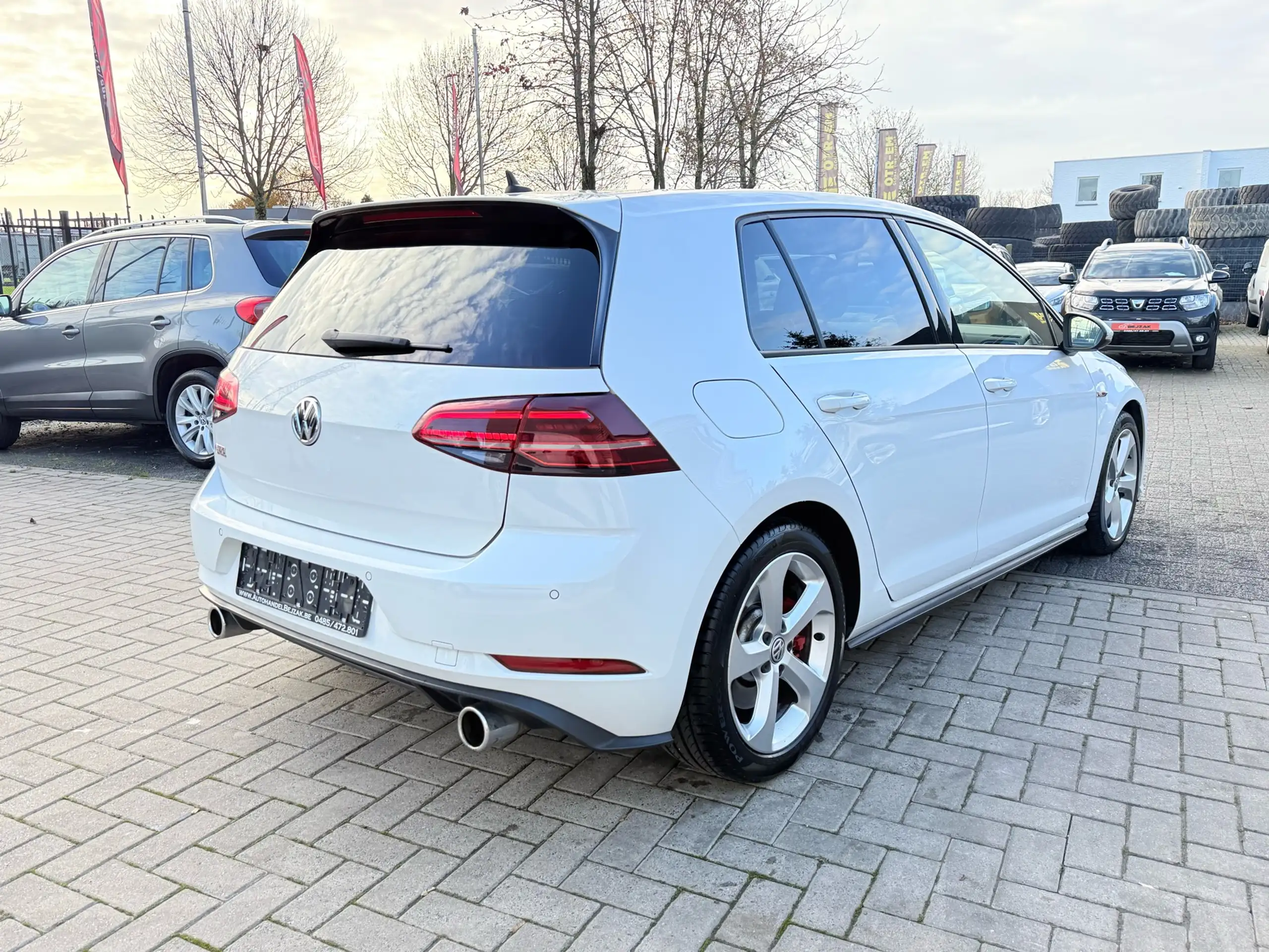 Volkswagen - Golf GTI