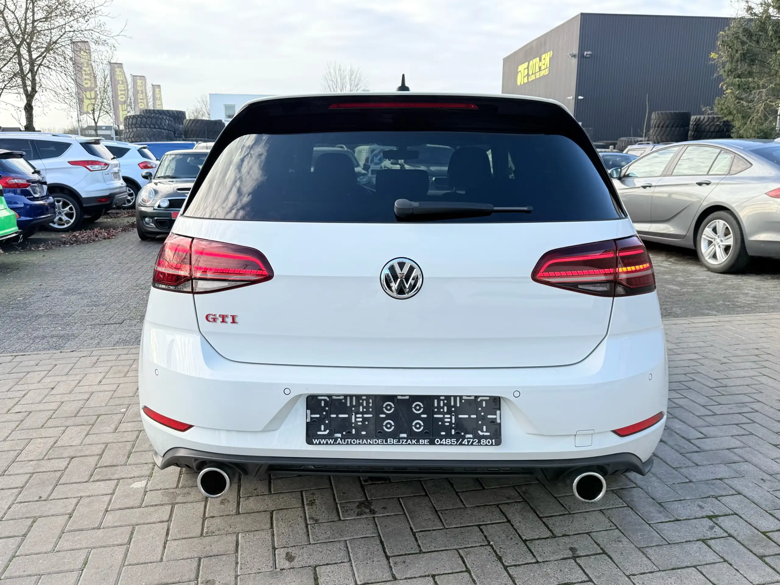 Volkswagen - Golf GTI