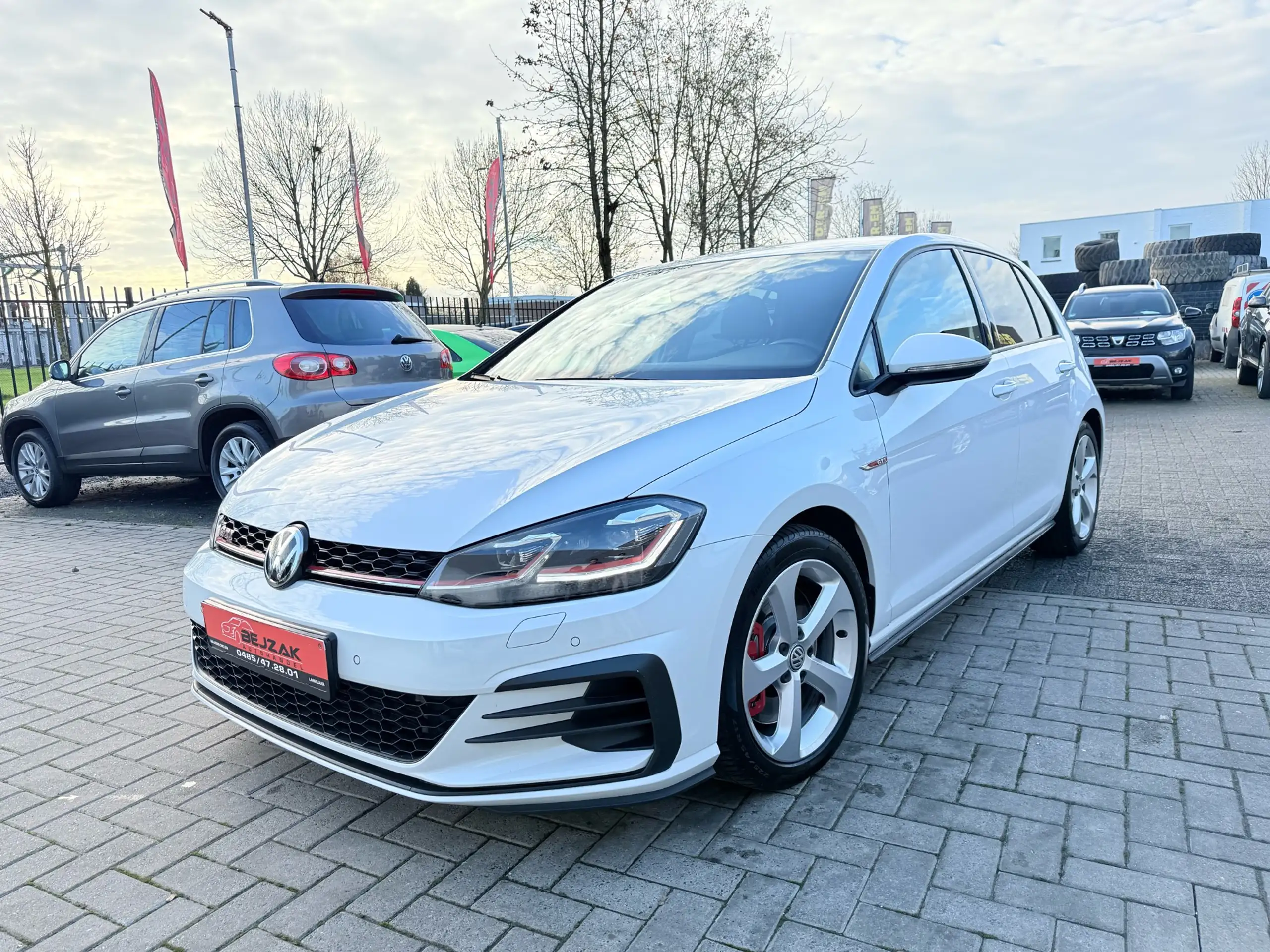 Volkswagen - Golf GTI